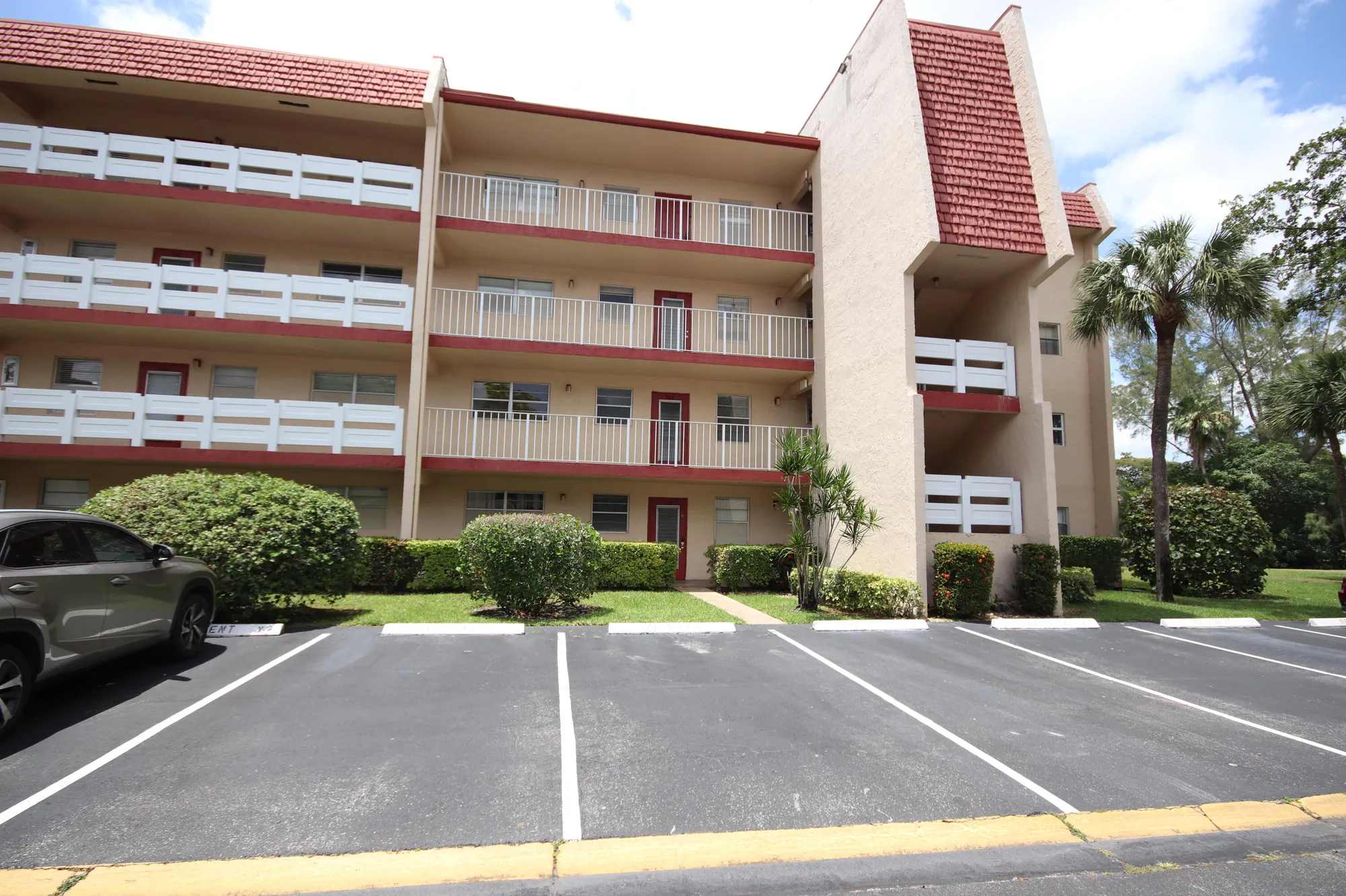 Property Slideshow image 1 of 13 | 1025 country club dr 108, Margate, FL, 33063