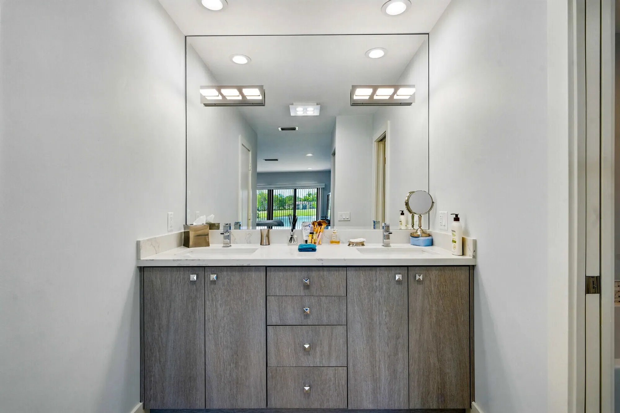 Property Slideshow image 13 of 39 | 21188 juego cir # 17-a, Boca Raton, FL, 33433