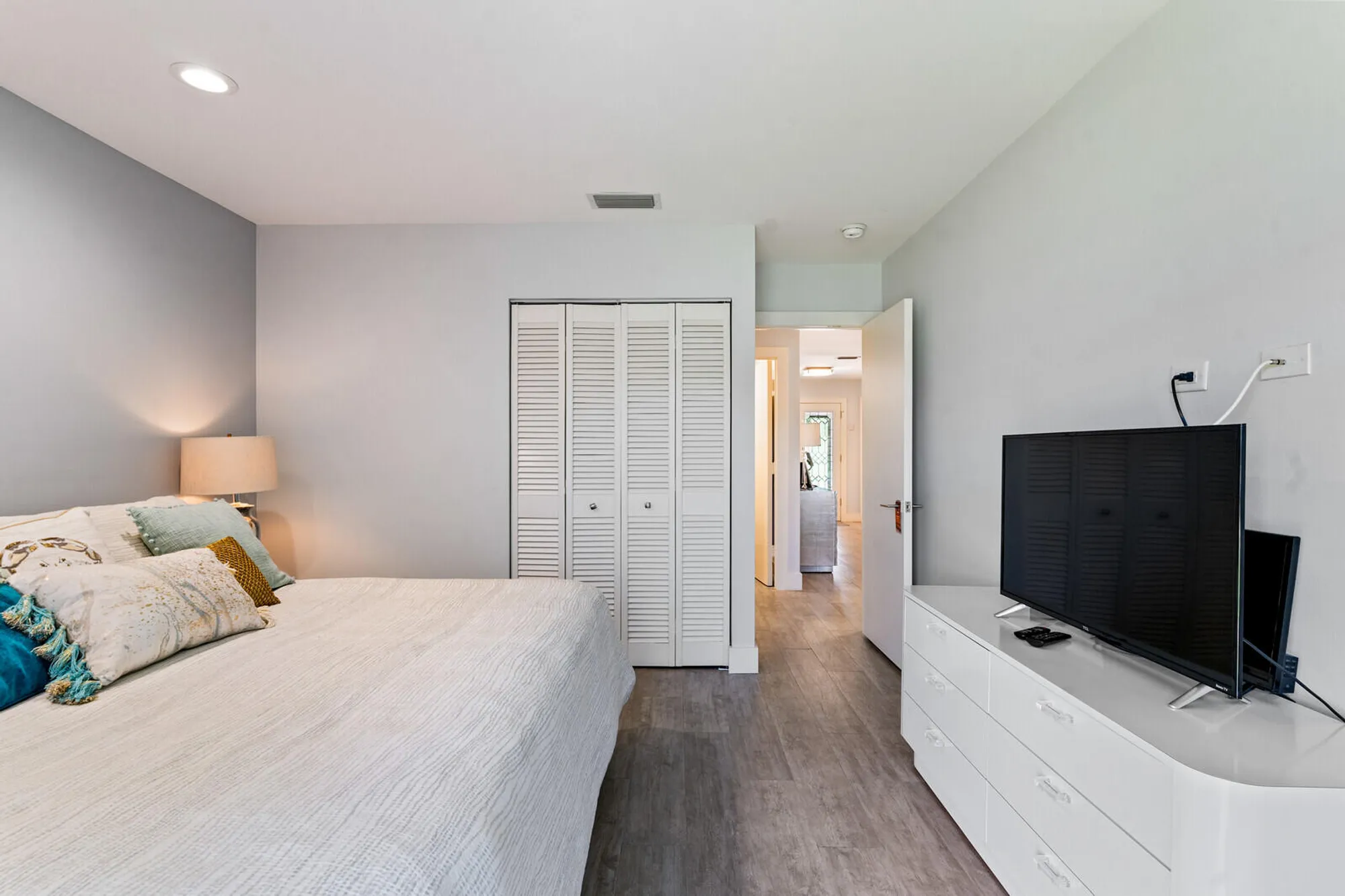 Property Slideshow image 21 of 39 | 21188 juego cir # 17-a, Boca Raton, FL, 33433