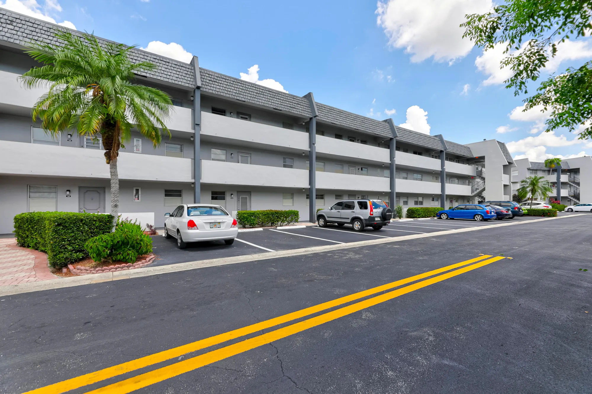 Property Slideshow image 1 of 23 | 7847 golf circle dr apt 202, Margate, FL, 33063