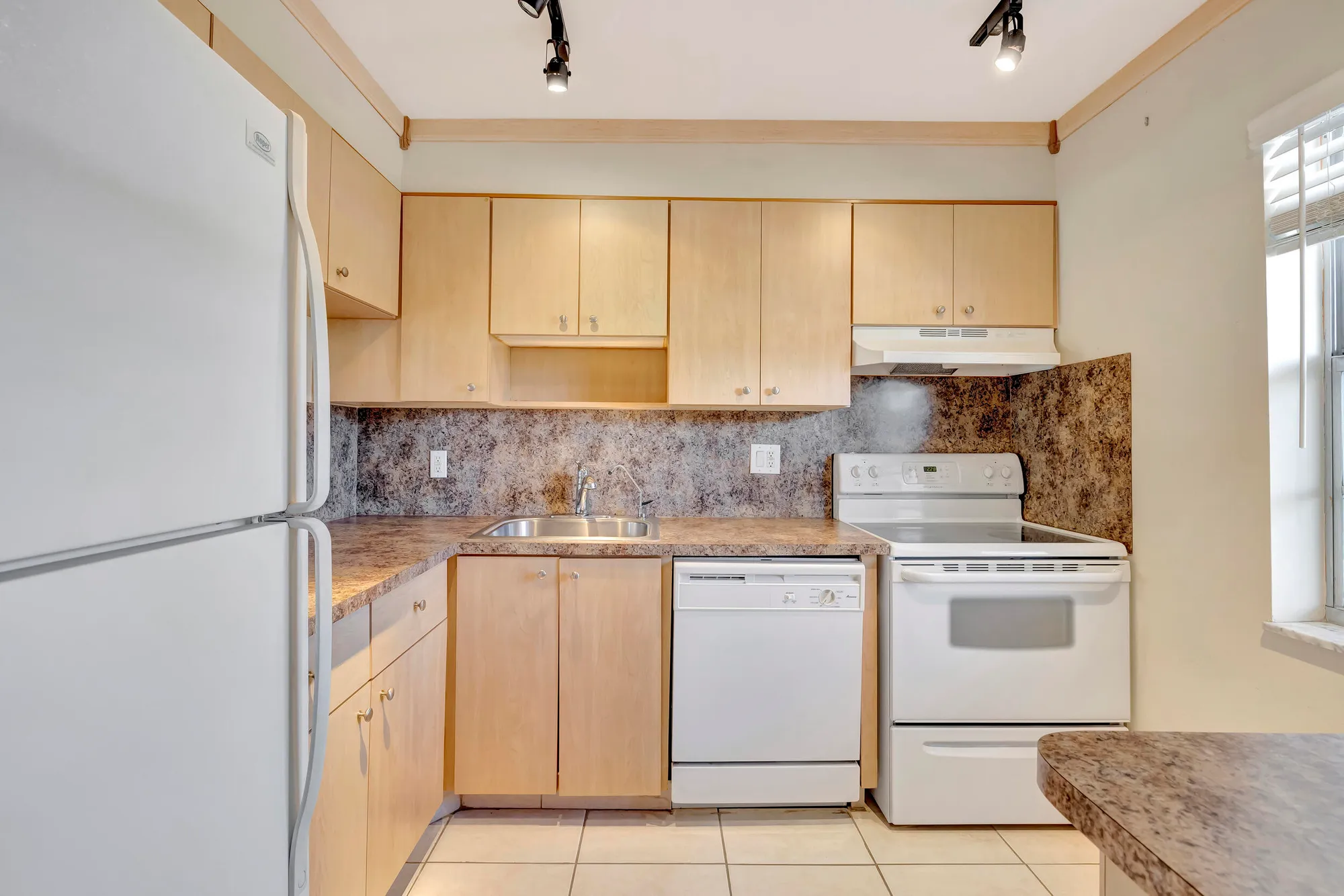 Property Slideshow image 2 of 23 | 7847 golf circle dr apt 202, Margate, FL, 33063