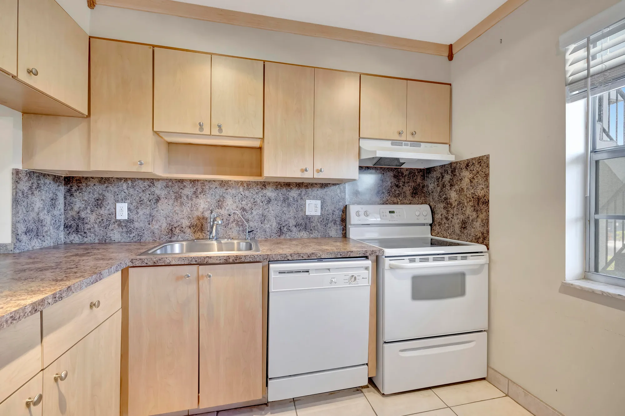 Property Slideshow image 6 of 23 | 7847 golf circle dr apt 202, Margate, FL, 33063