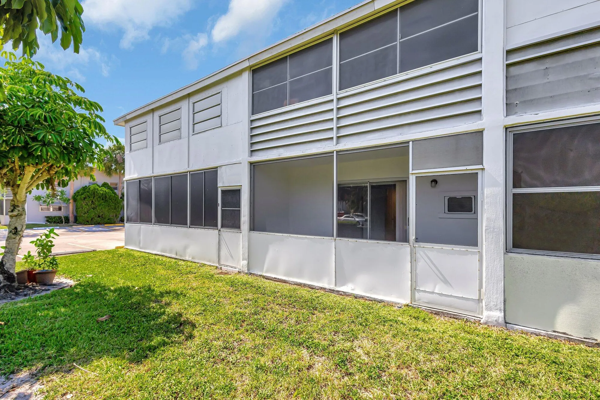 Property Slideshow image 27 of 47 | 398 sheffield q, West Palm Beach, FL, 33417