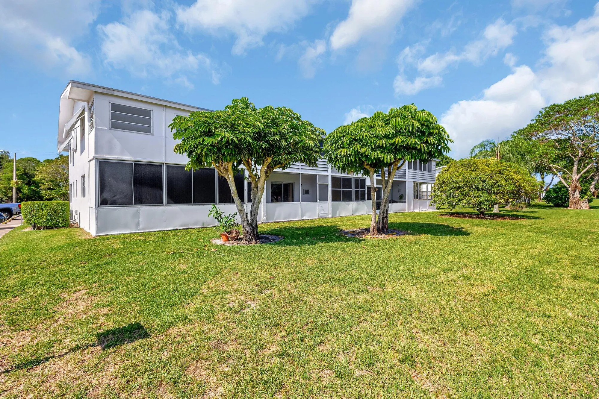 Property Slideshow image 31 of 47 | 398 sheffield q, West Palm Beach, FL, 33417