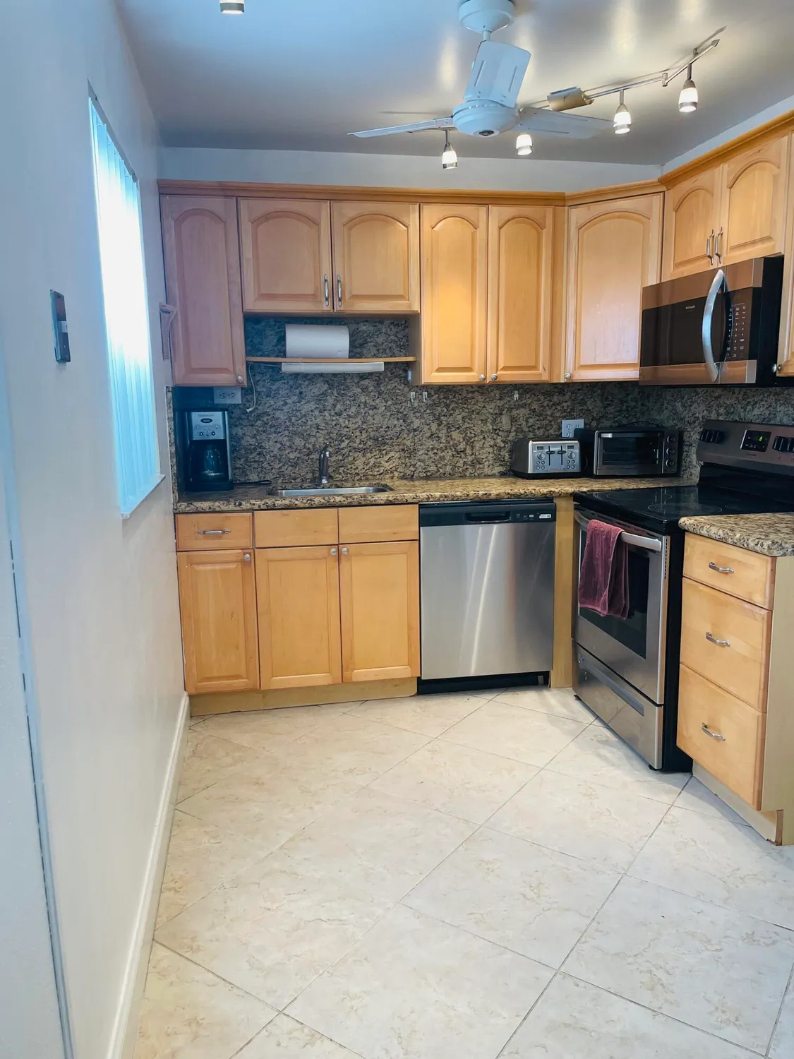 Property Slideshow image 7 of 21 | 252 brittany f f, Delray Beach, FL, 33446