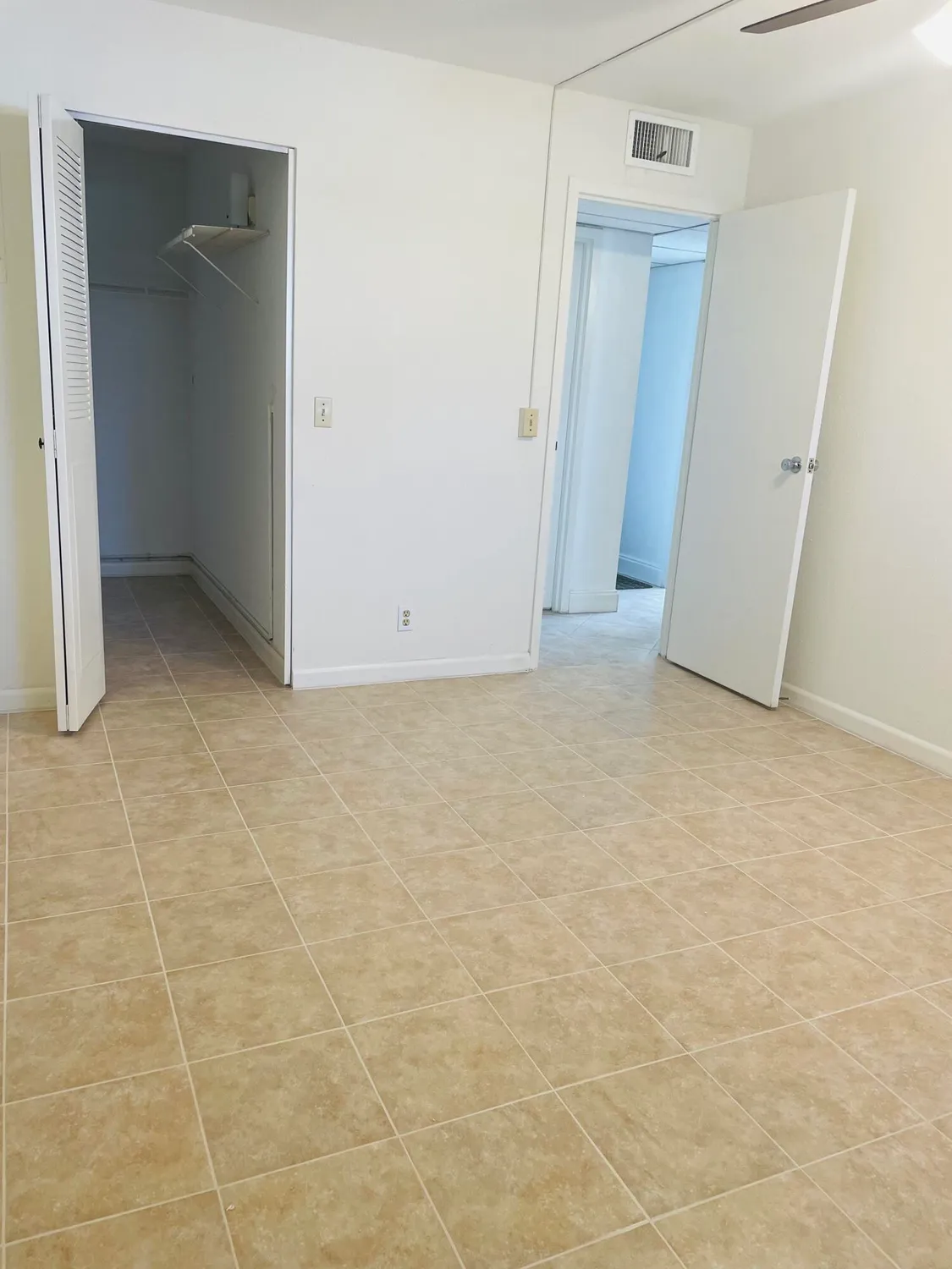 Property Slideshow image 13 of 21 | 252 brittany f f, Delray Beach, FL, 33446