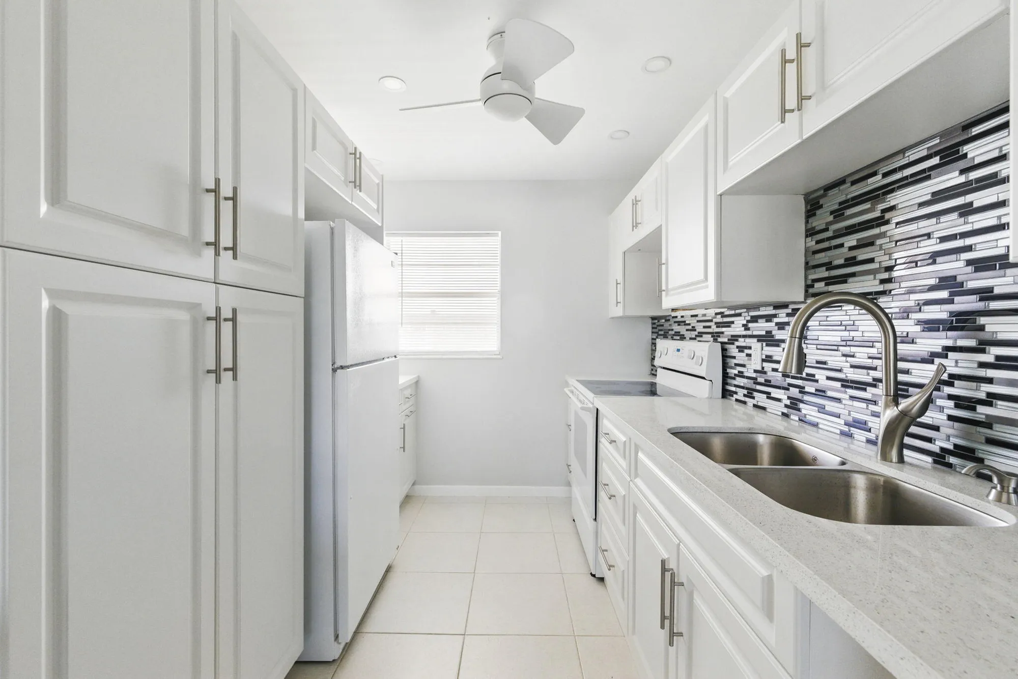 Property Slideshow image 7 of 67 | 2951 nw 46th ave 407, Lauderdale Lakes, FL, 33313