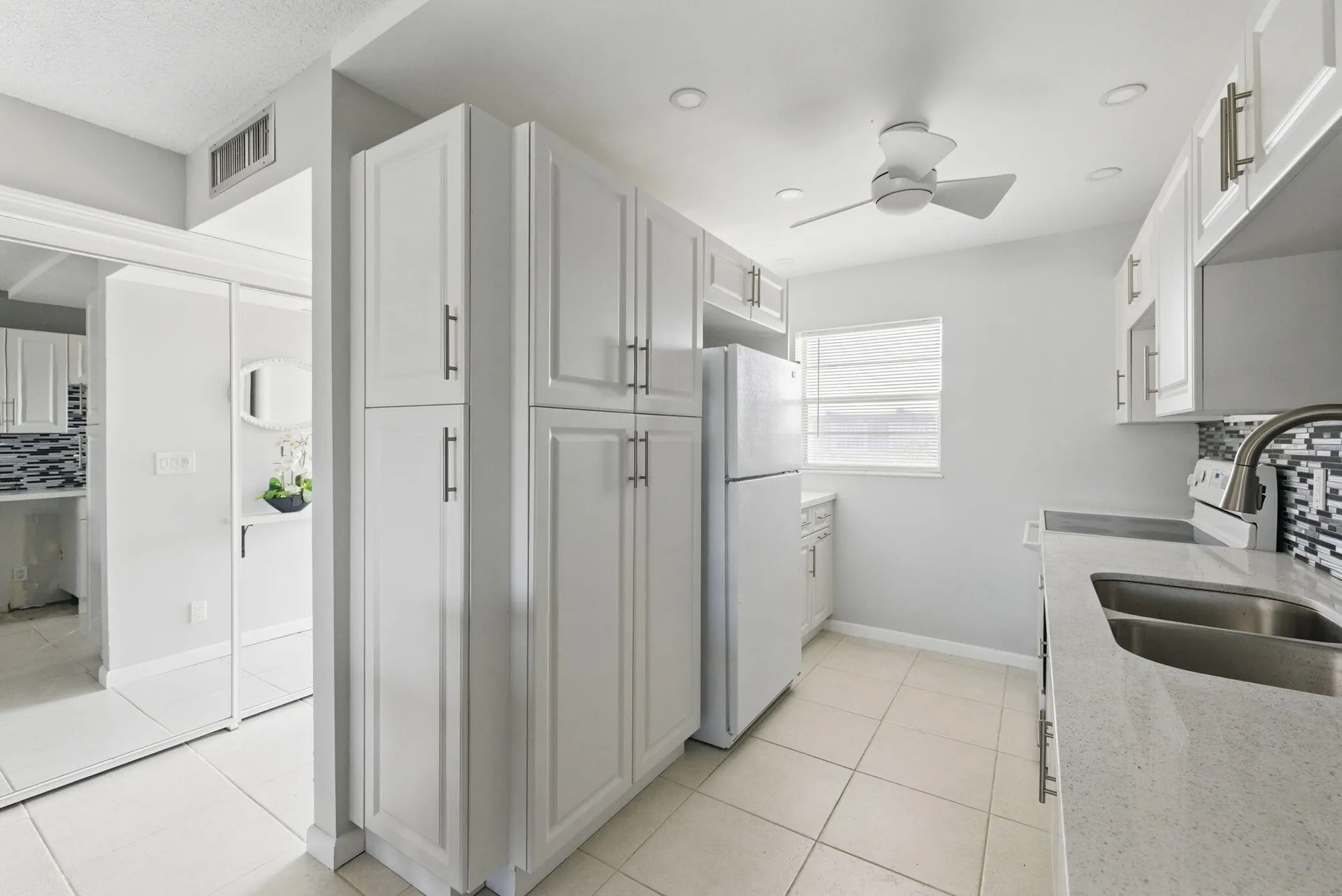 Property Slideshow image 9 of 67 | 2951 nw 46th ave 407, Lauderdale Lakes, FL, 33313