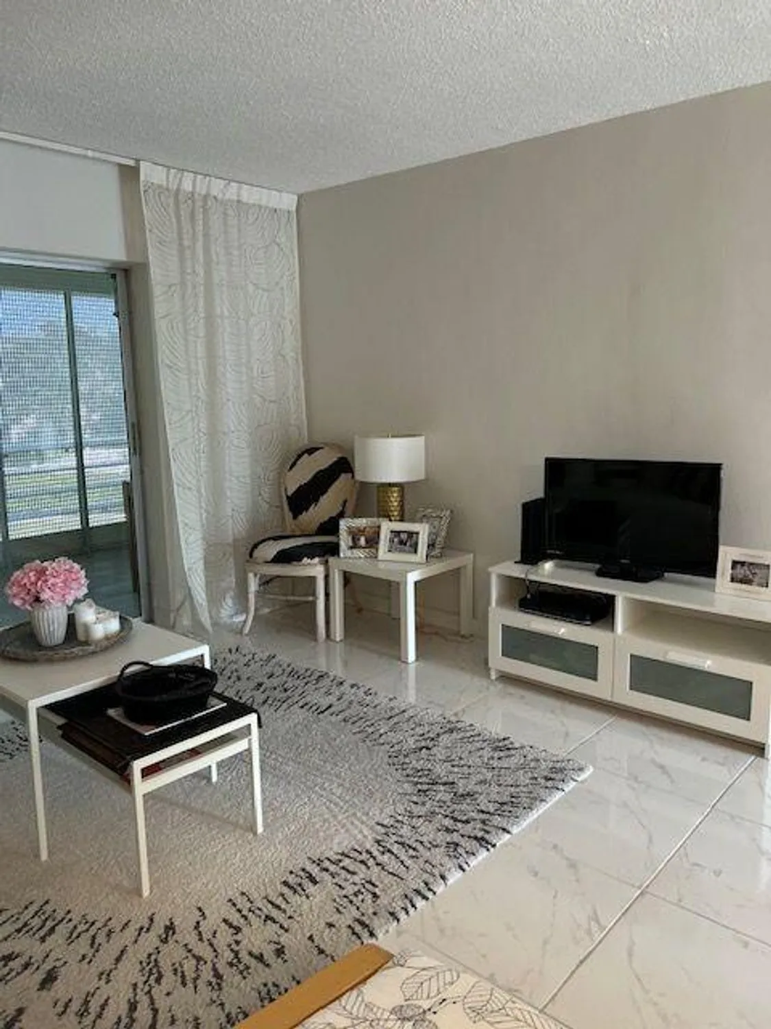 Property Slideshow image 9 of 38 | 2728 garden dr 313, Lake Worth, FL, 33461