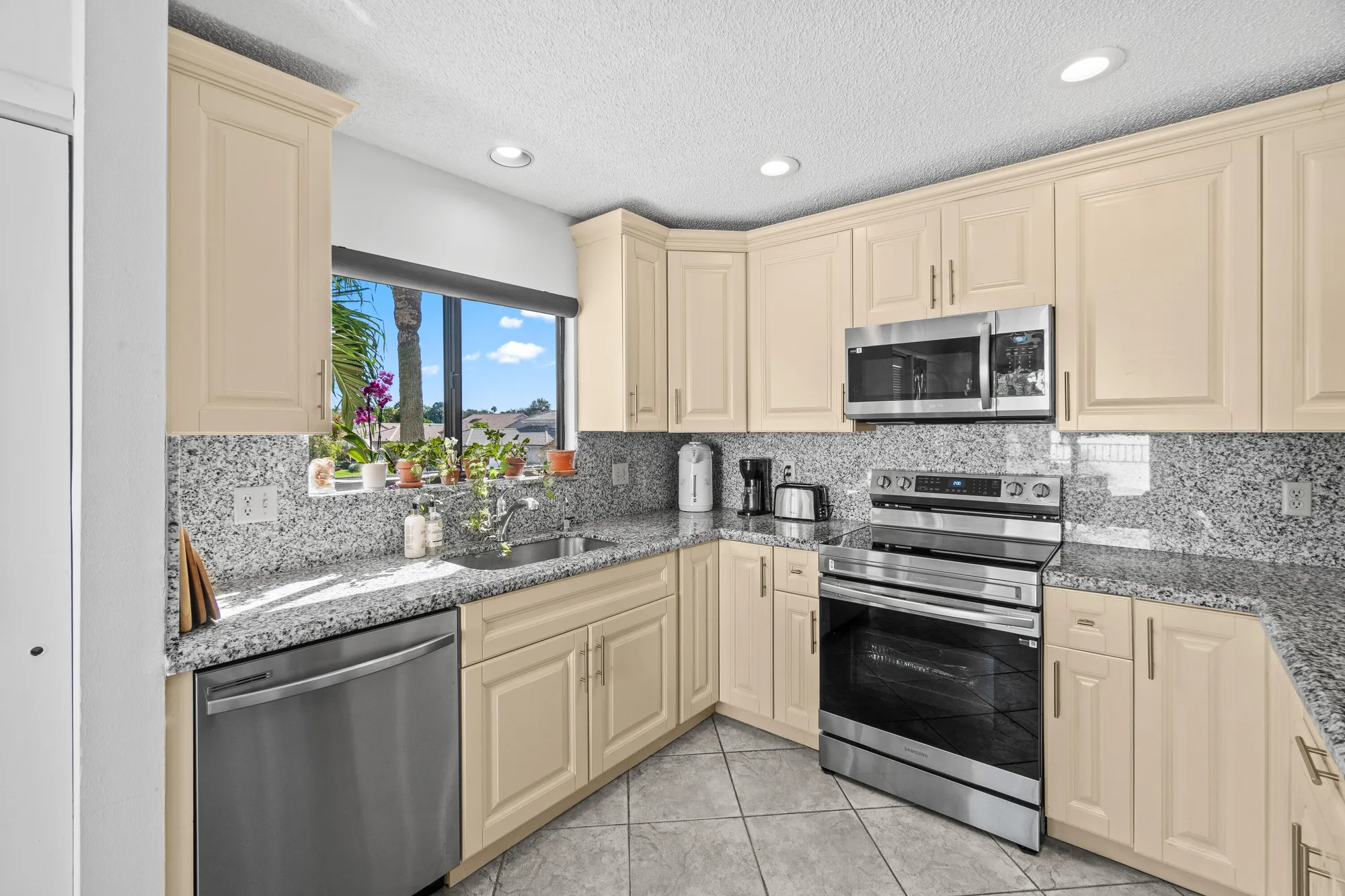 Property Slideshow image 13 of 33 | 7533 glendevon ln 905, Delray Beach, FL, 33446