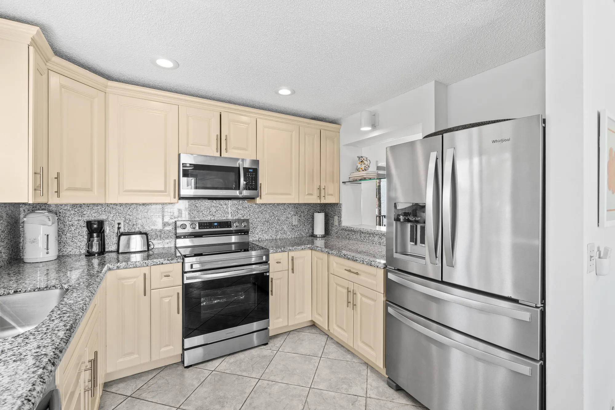 Property Slideshow image 14 of 33 | 7533 glendevon ln 905, Delray Beach, FL, 33446