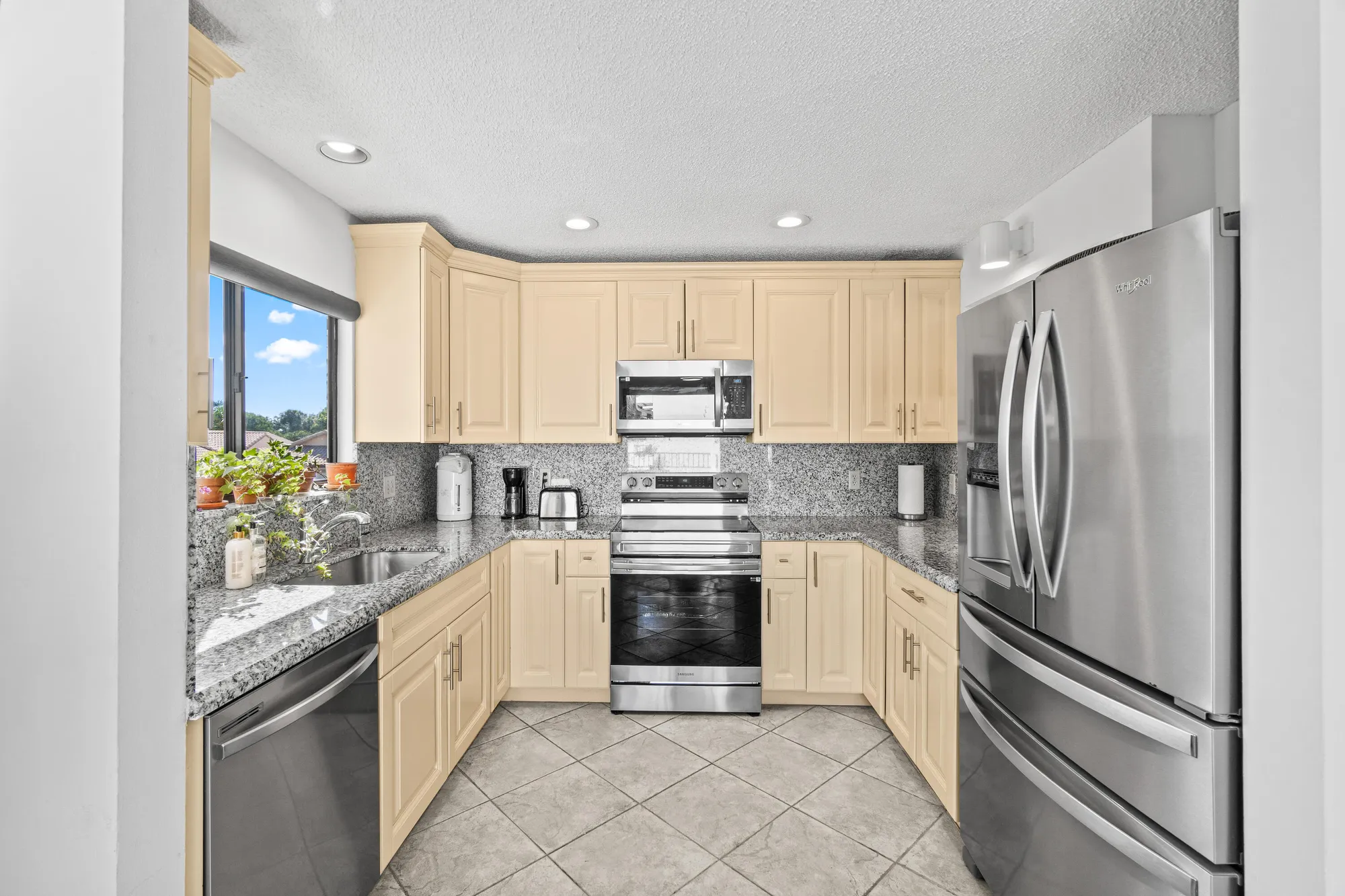 Property Slideshow image 15 of 33 | 7533 glendevon ln 905, Delray Beach, FL, 33446