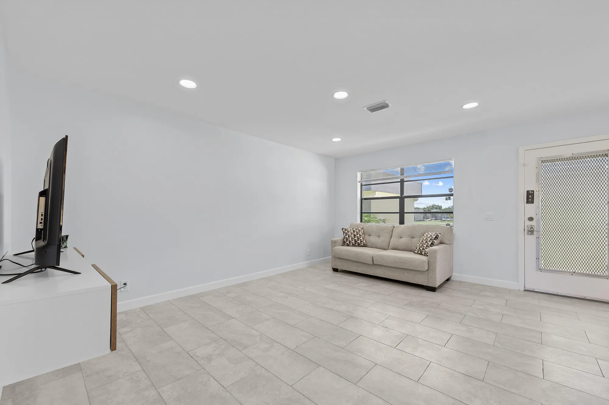 Property Slideshow image 4 of 65 | 234 capri e unit e, Delray Beach, FL, 33484