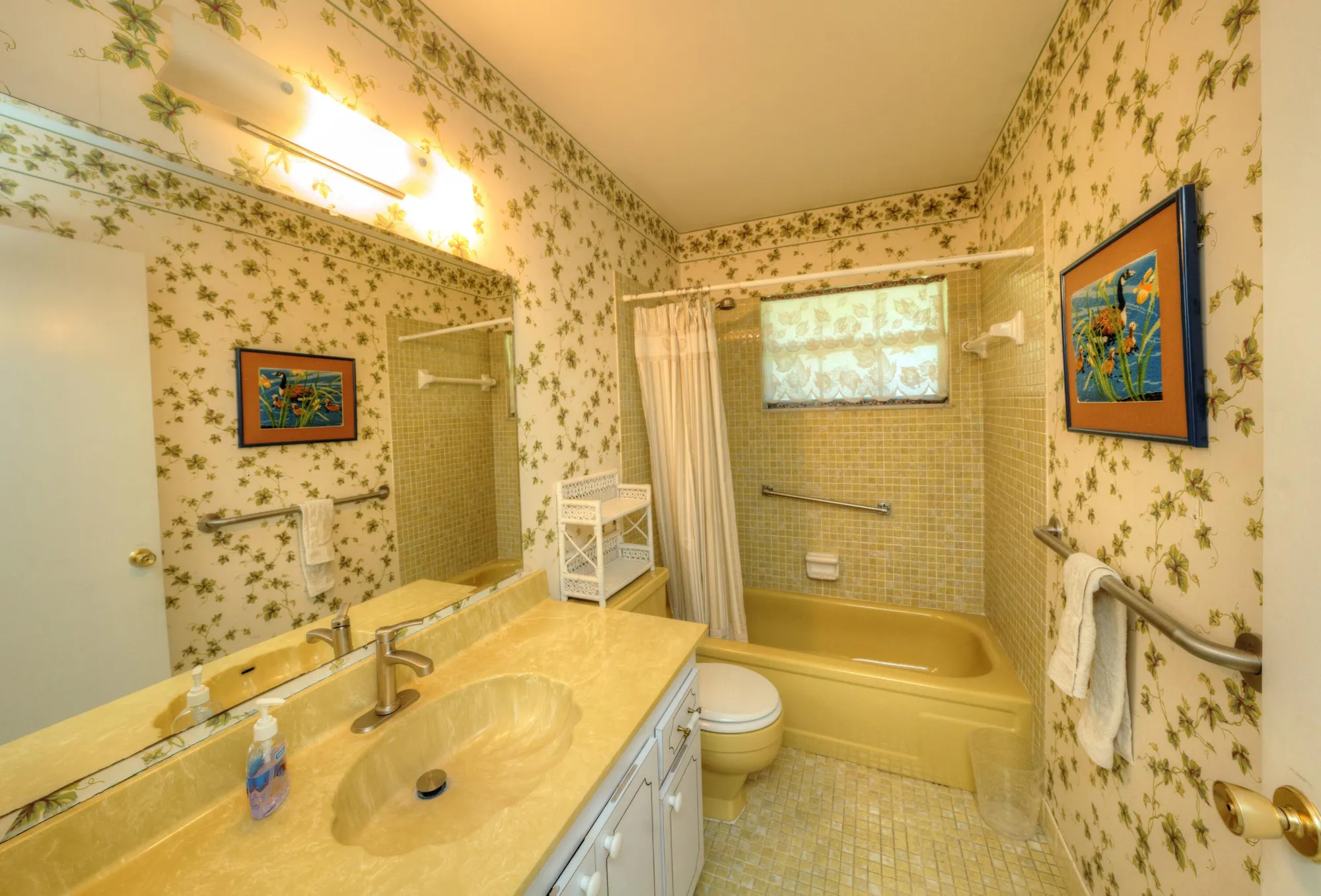 Property Slideshow image 16 of 29 | 545 covered bridge blvd b, Lake Worth, FL, 33467