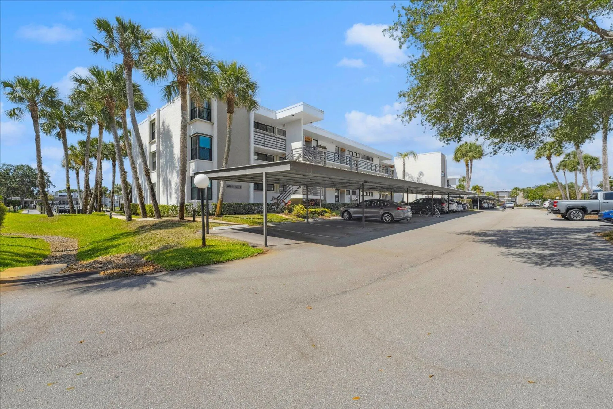 Property Slideshow image 2 of 30 | 1950 sw palm city rd apt 6202, Stuart, FL, 34994