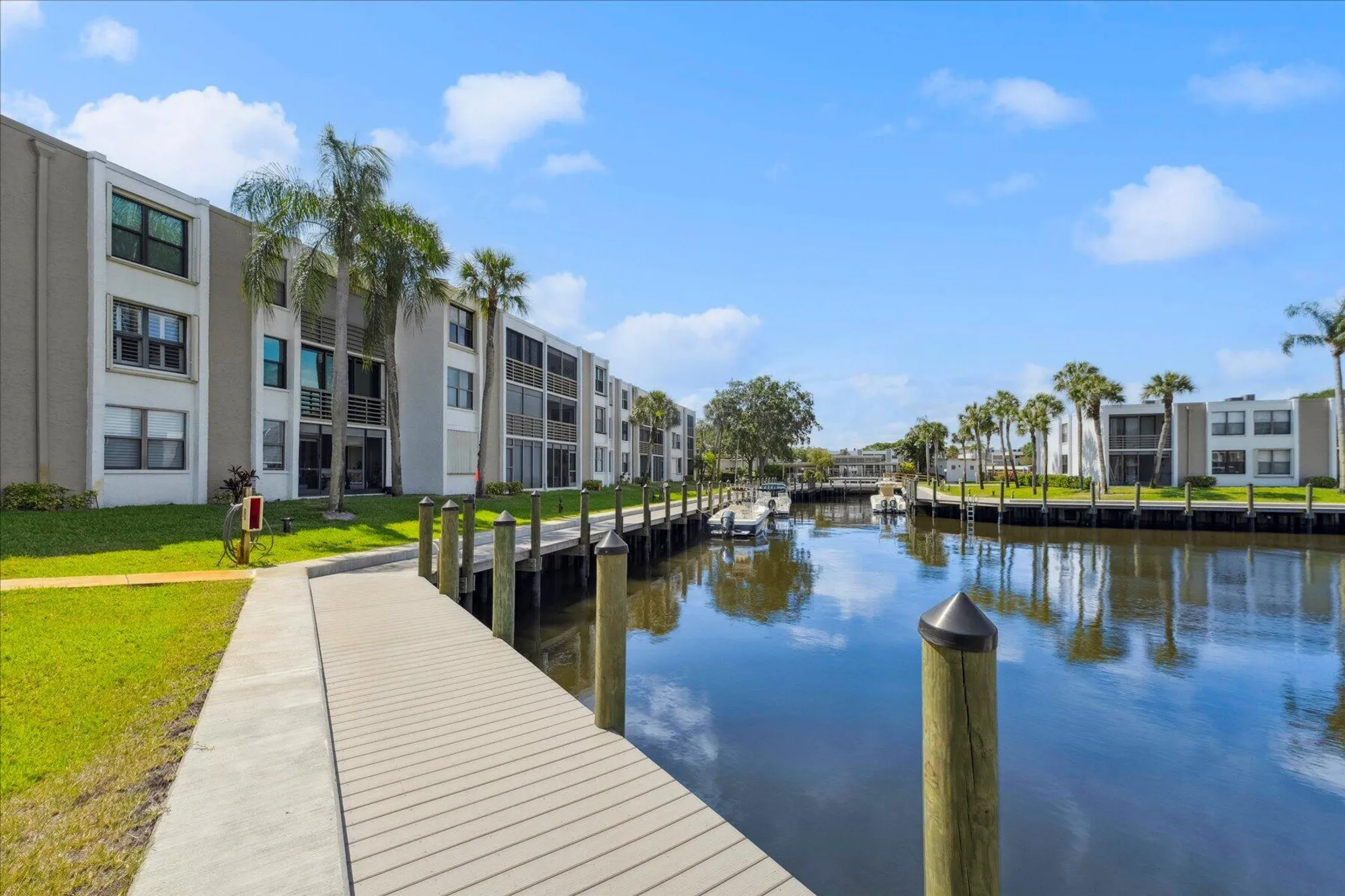 Property Slideshow image 3 of 30 | 1950 sw palm city rd apt 6202, Stuart, FL, 34994