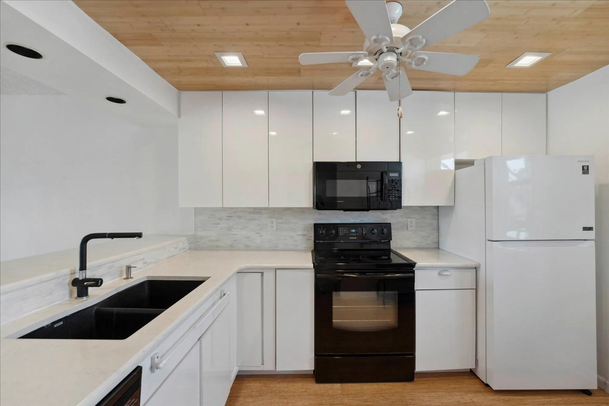 Property Slideshow image 13 of 30 | 1950 sw palm city rd apt 6202, Stuart, FL, 34994