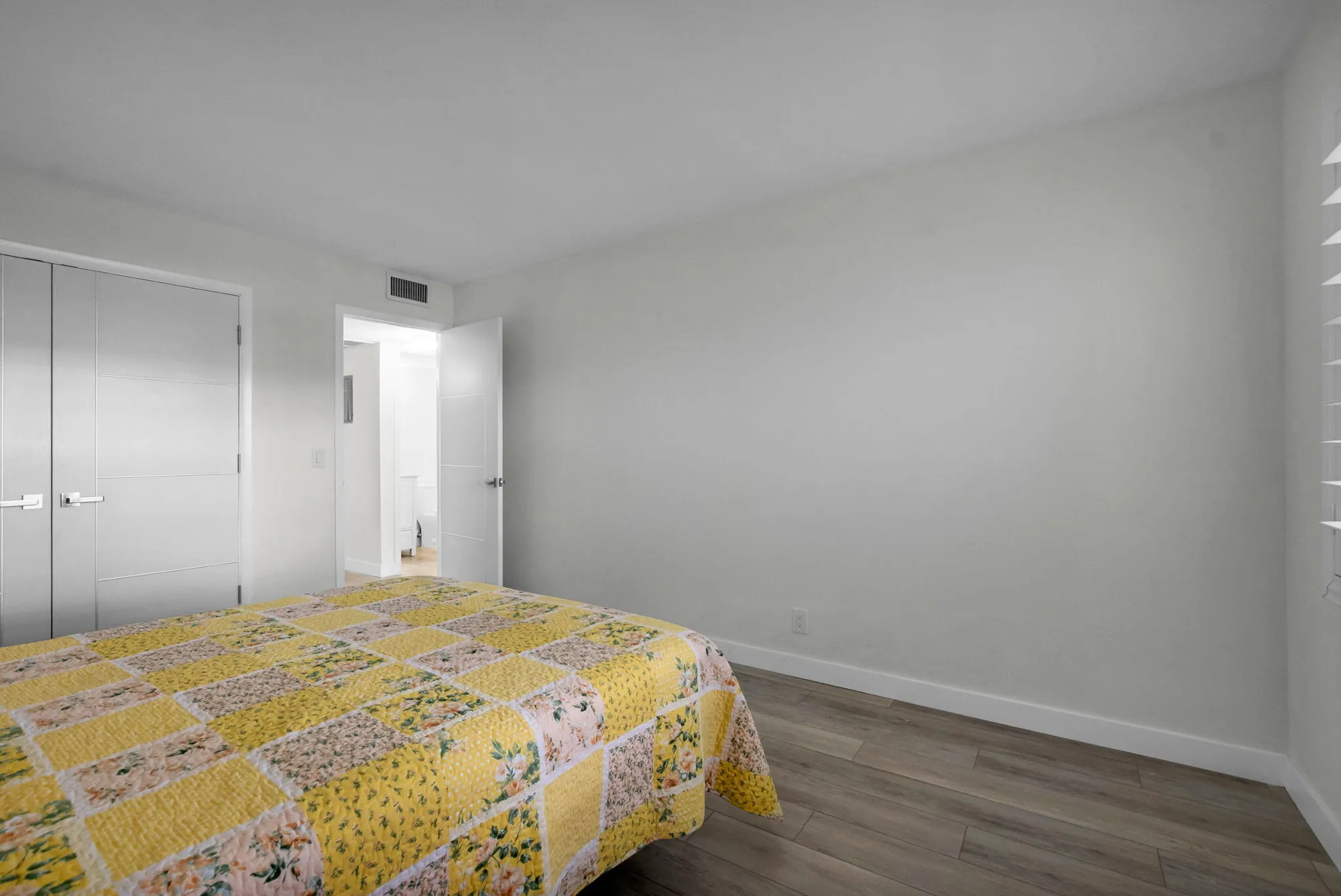 Property Slideshow image 14 of 62 | 1084 guildford e, Boca Raton, FL, 33434