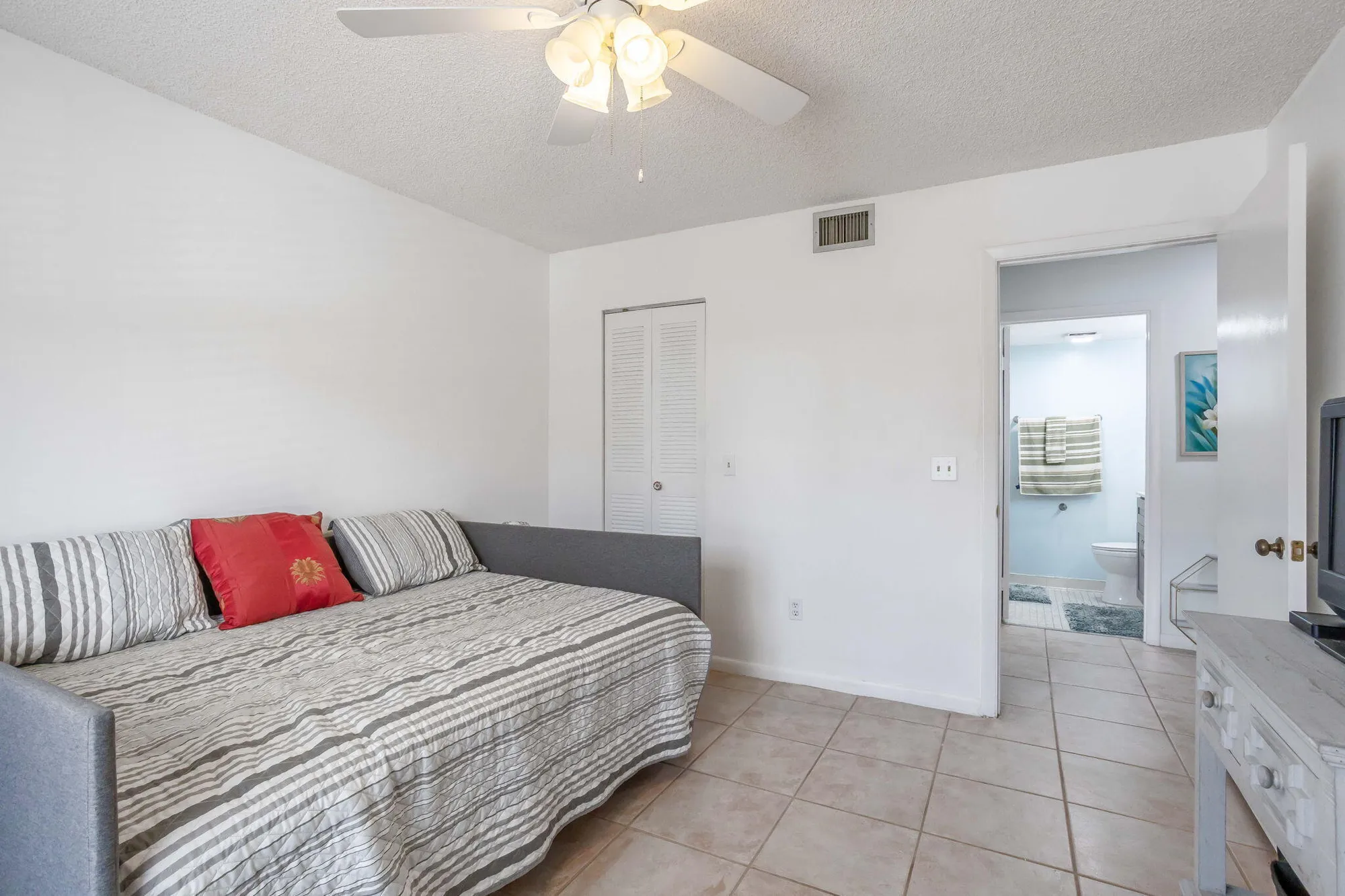 Property Slideshow image 17 of 38 | 7892 willow spring dr 1517, Lake Worth, FL, 33467