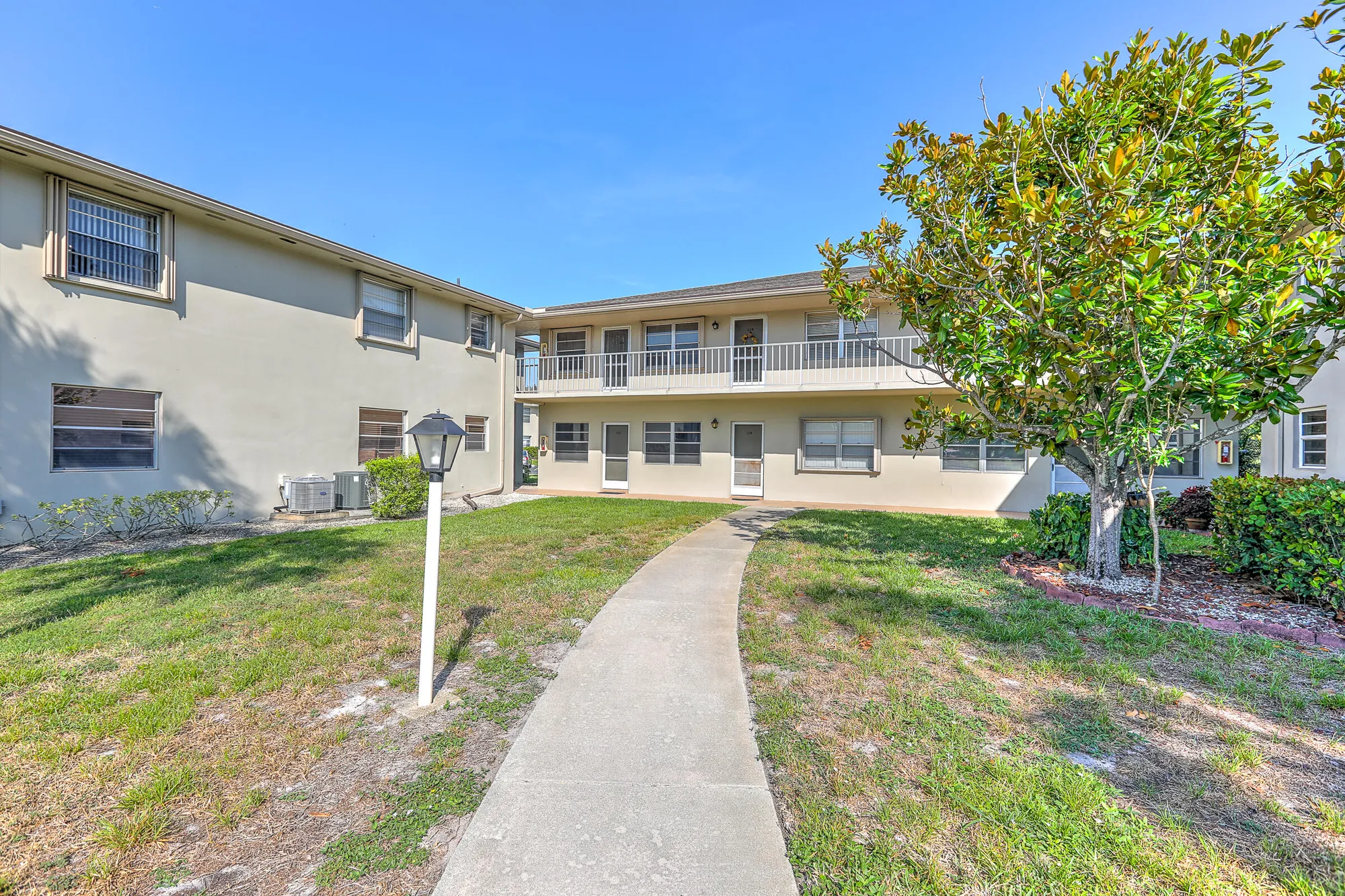 Property Slideshow image 1 of 36 | 25 lake vista trl apt 203, Port Saint Lucie, FL, 34952