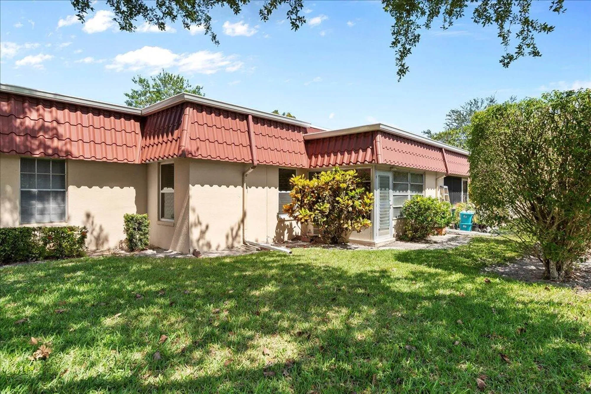 Property Slideshow image 22 of 28 | 884 worcester ln, Lake Worth, FL, 33467