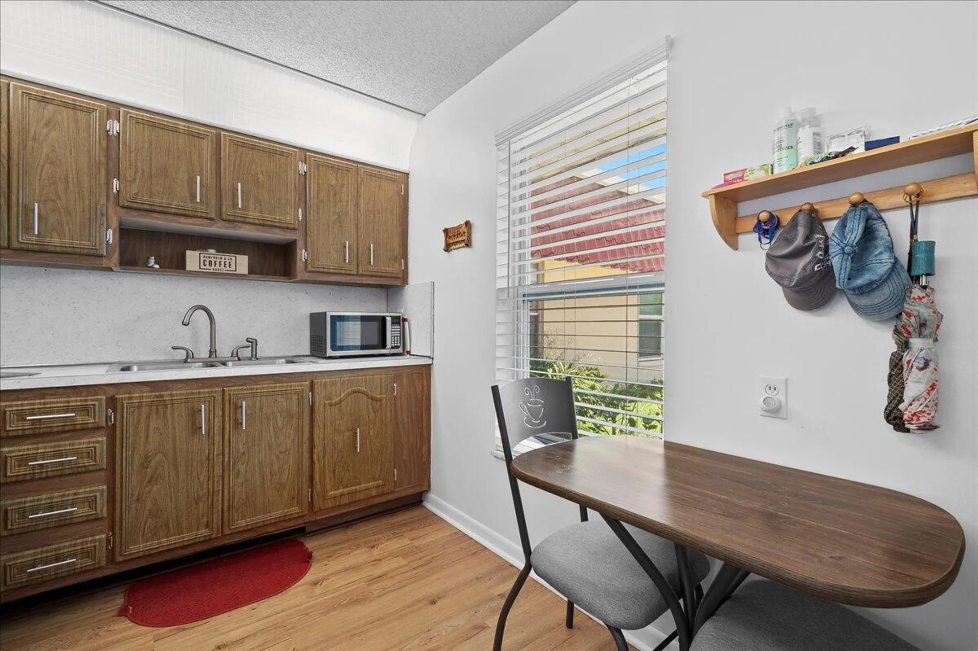 Property Slideshow image 25 of 28 | 884 worcester ln, Lake Worth, FL, 33467