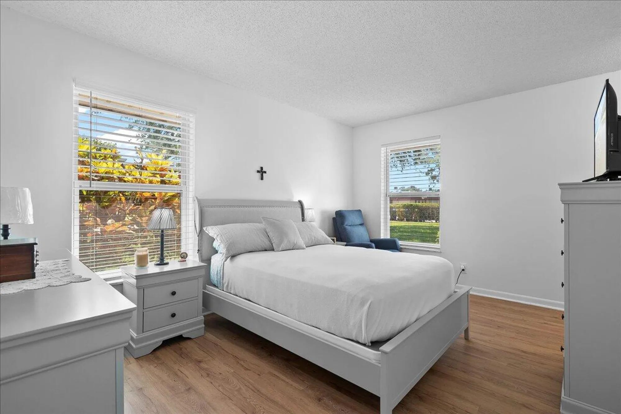 Property Slideshow image 9 of 28 | 884 worcester ln, Lake Worth, FL, 33467