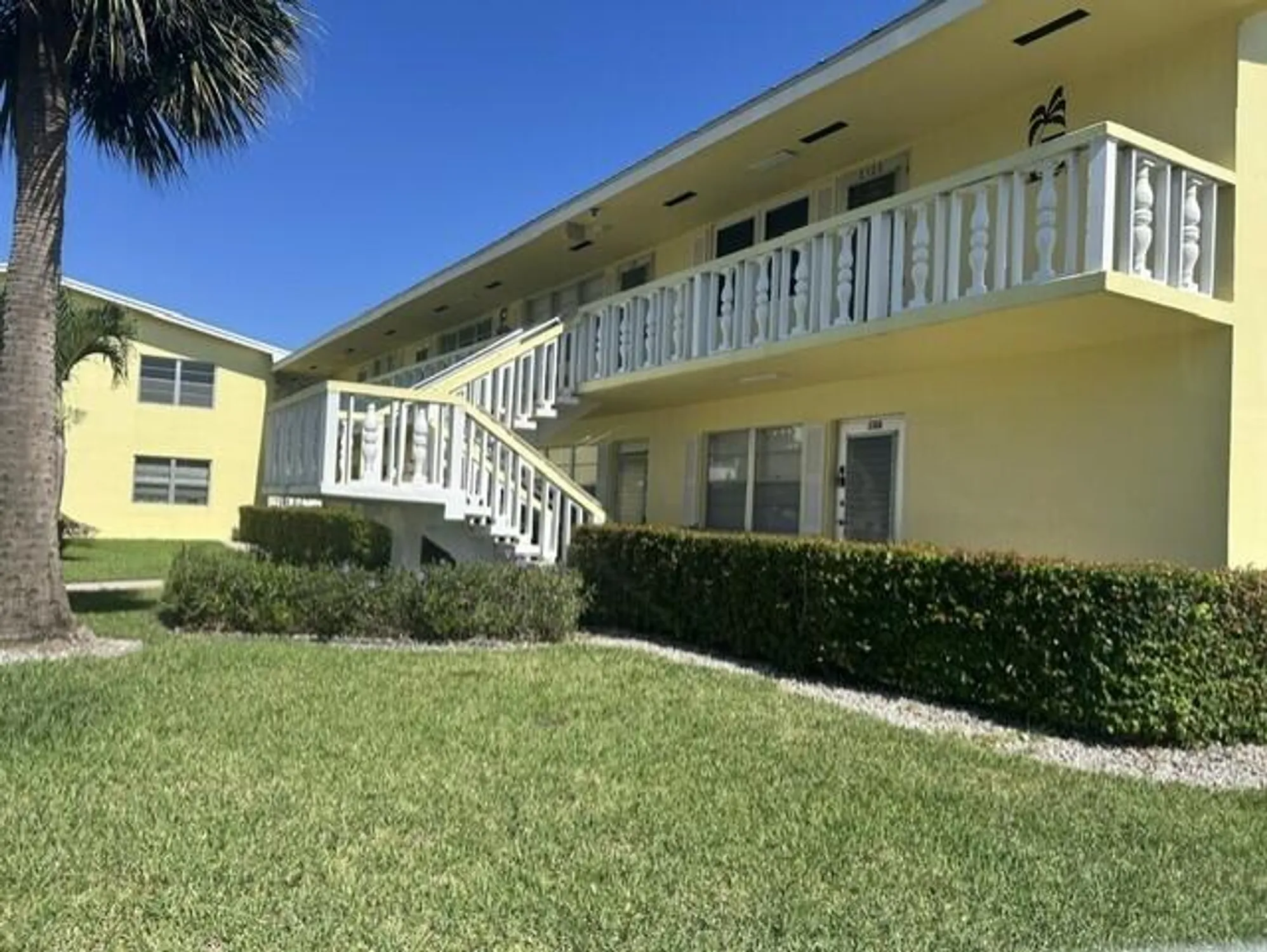 Property Slideshow image 1 of 21 | 105 sheffield e unit e, West Palm Beach, FL, 33417