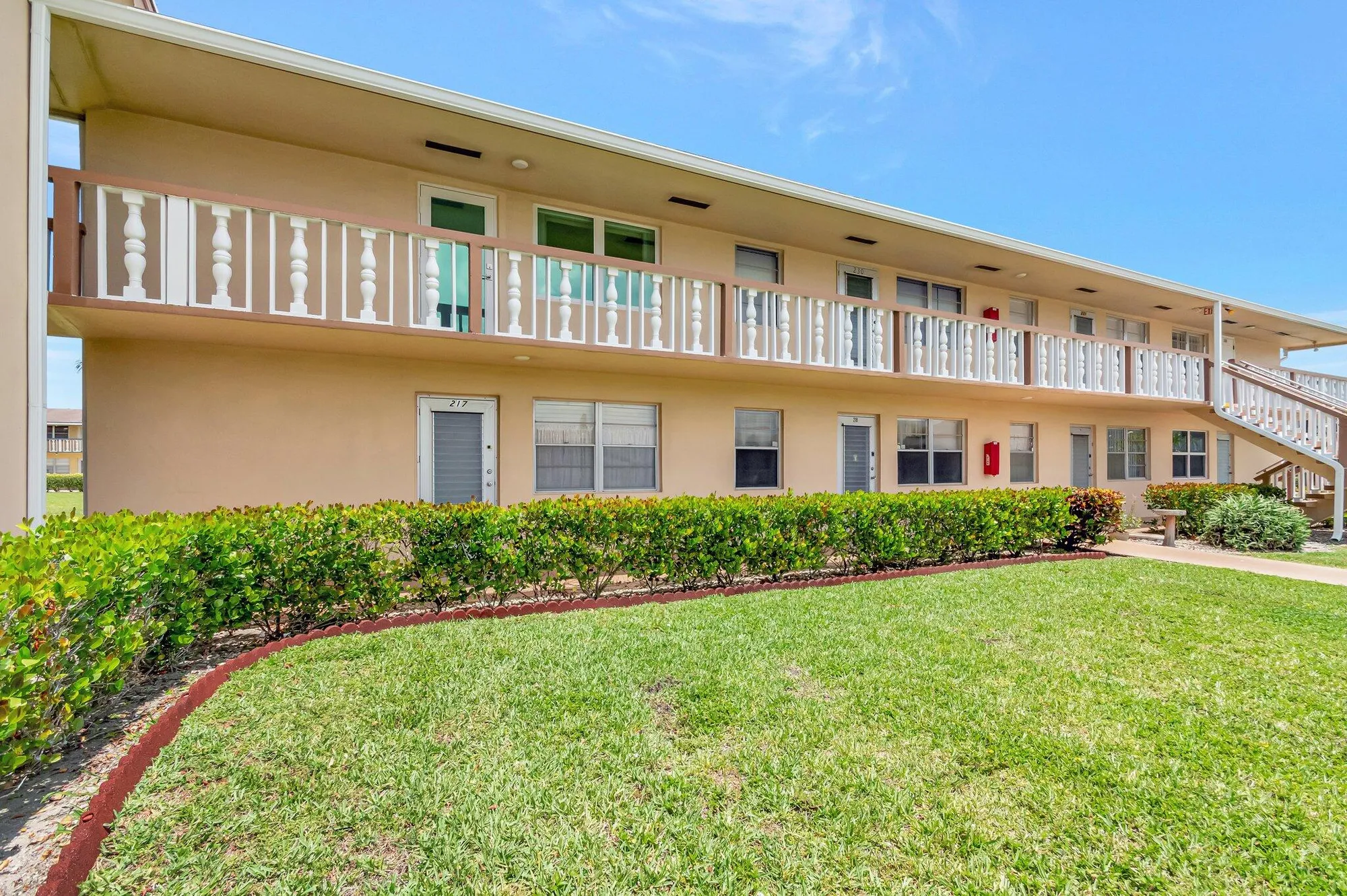 Property Slideshow image 3 of 54 | 229 chatham k, West Palm Beach, FL, 33417