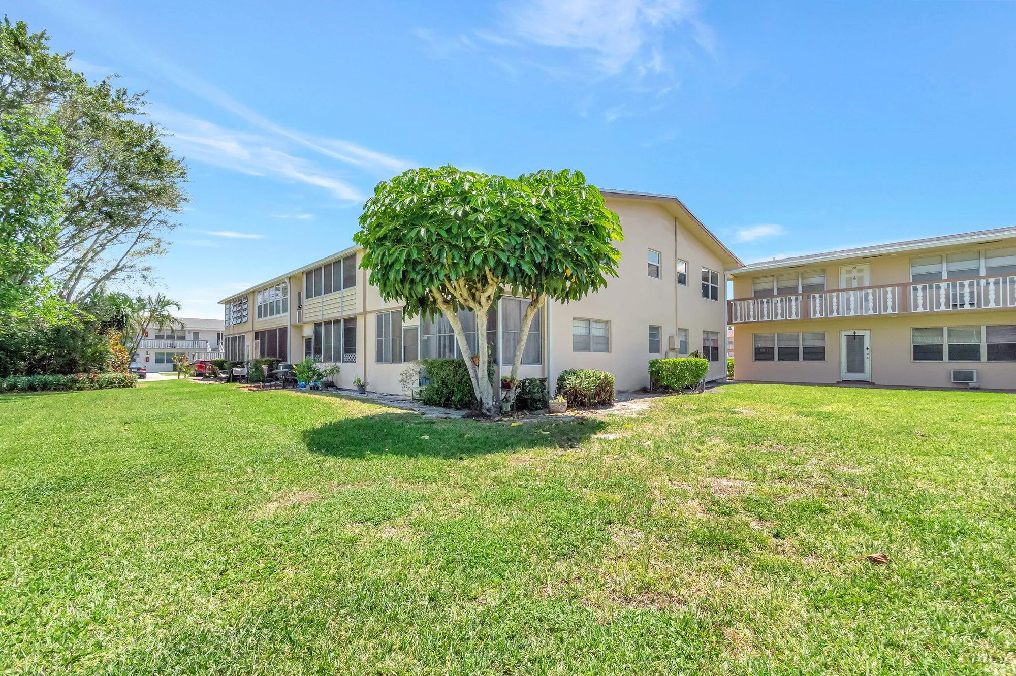 Property Slideshow image 32 of 54 | 229 chatham k, West Palm Beach, FL, 33417