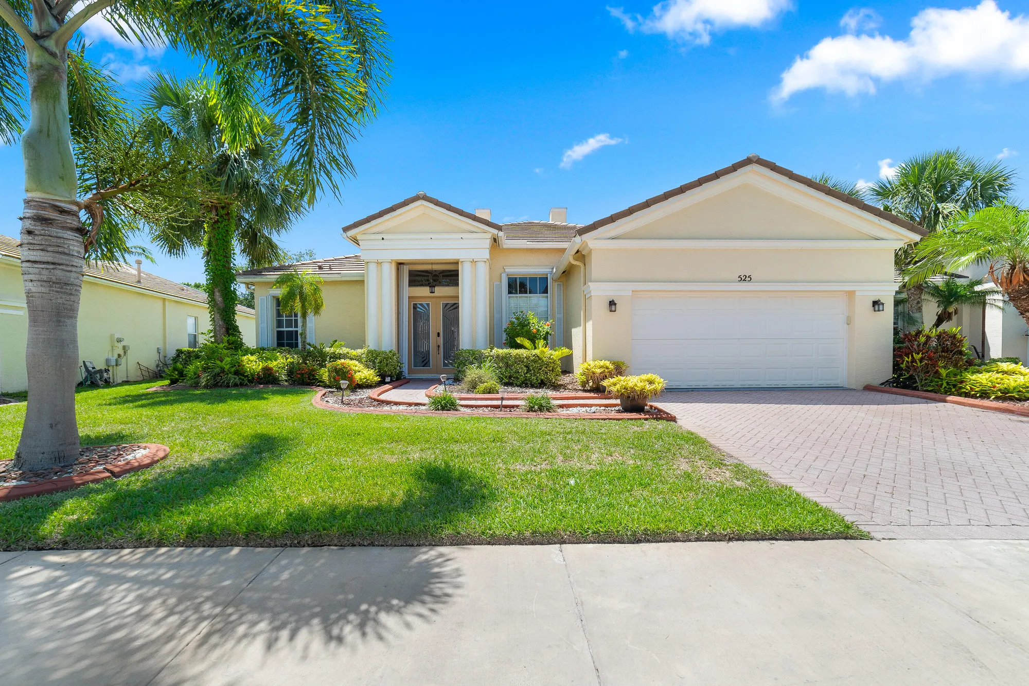 Property Slideshow image 1 of 38 | 525 sw lake manatee way, Port Saint Lucie, FL, 34986