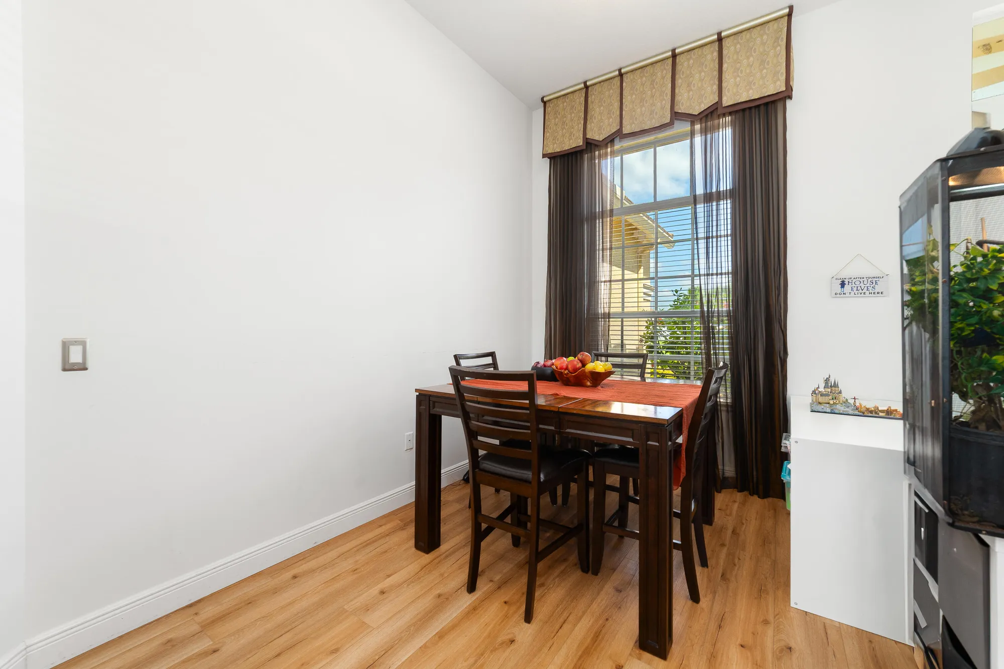 Property Slideshow image 7 of 38 | 525 sw lake manatee way, Port Saint Lucie, FL, 34986