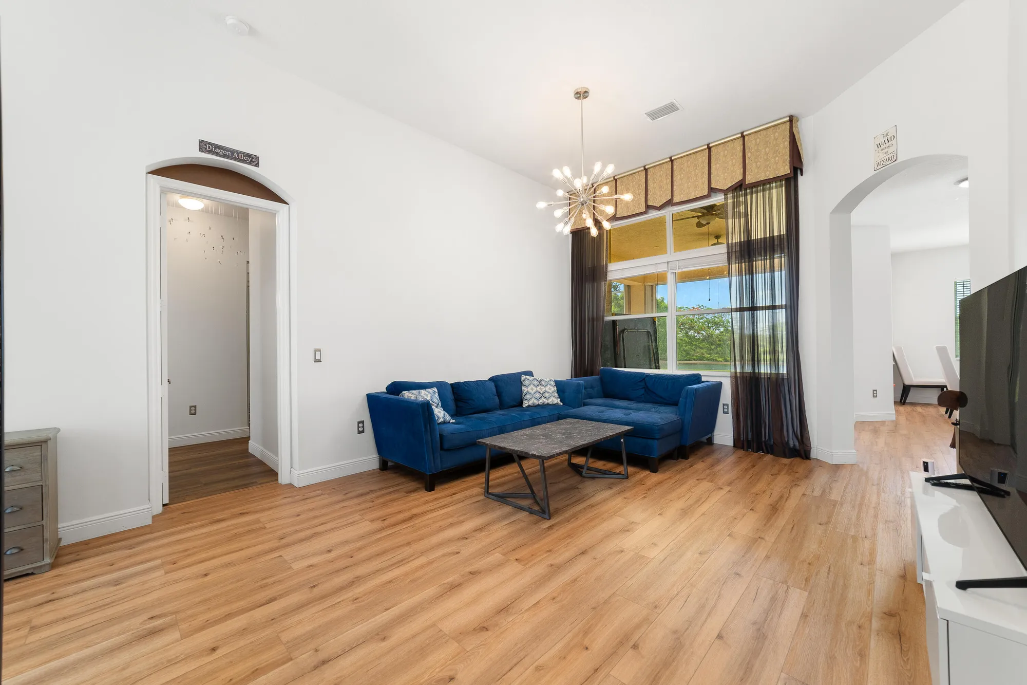 Property Slideshow image 4 of 38 | 525 sw lake manatee way, Port Saint Lucie, FL, 34986