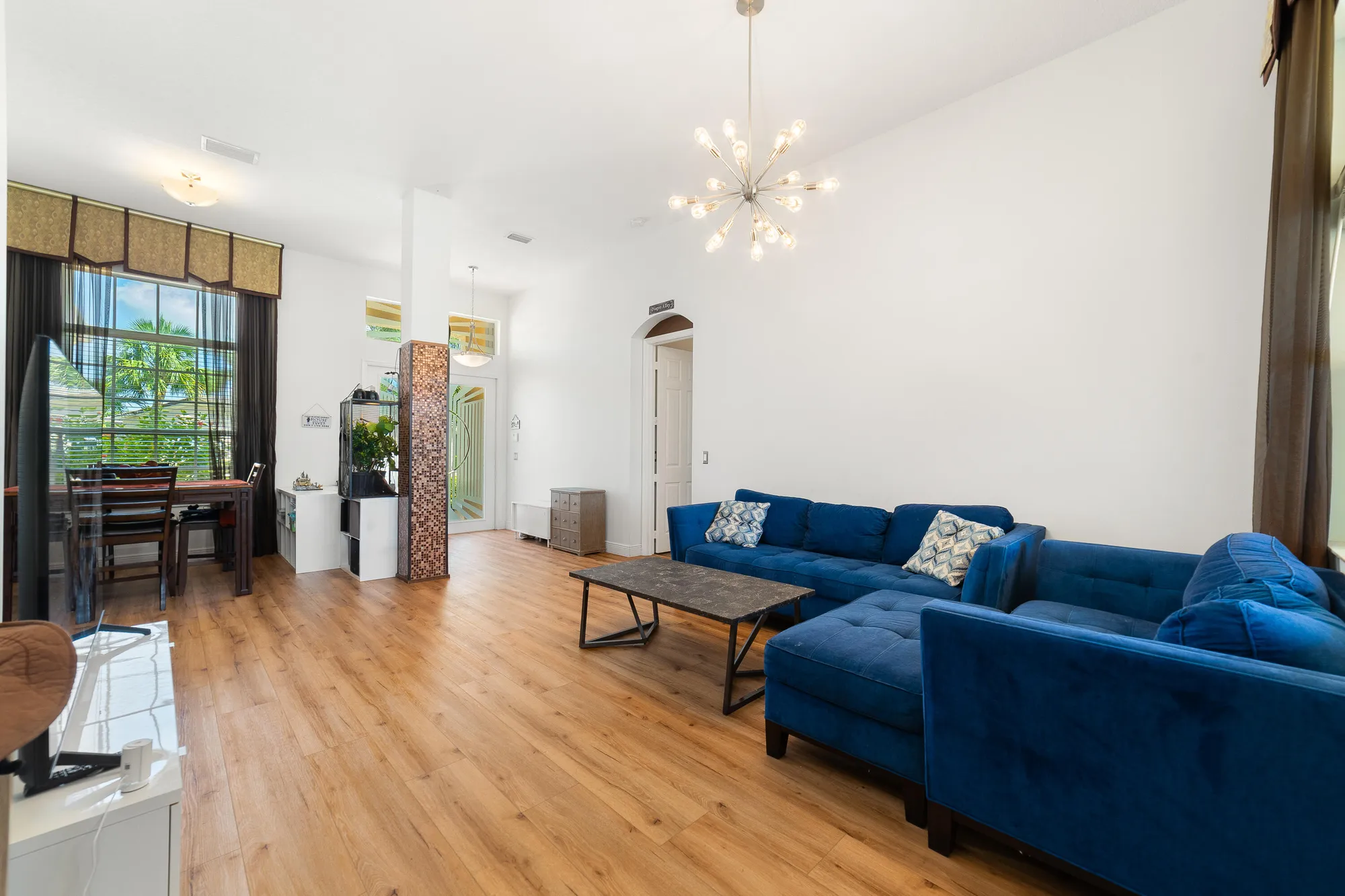 Property Slideshow image 5 of 38 | 525 sw lake manatee way, Port Saint Lucie, FL, 34986