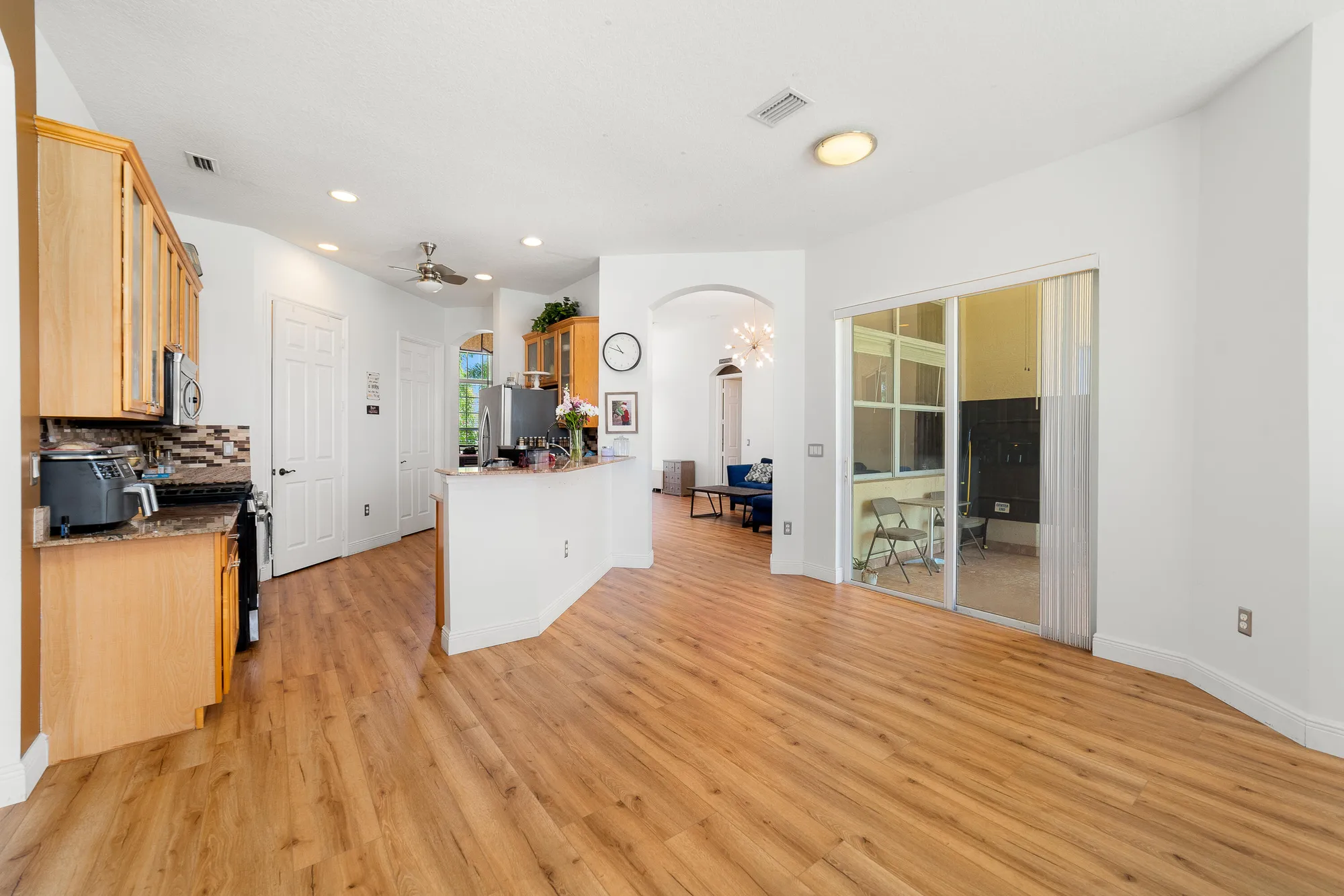 Property Slideshow image 8 of 38 | 525 sw lake manatee way, Port Saint Lucie, FL, 34986