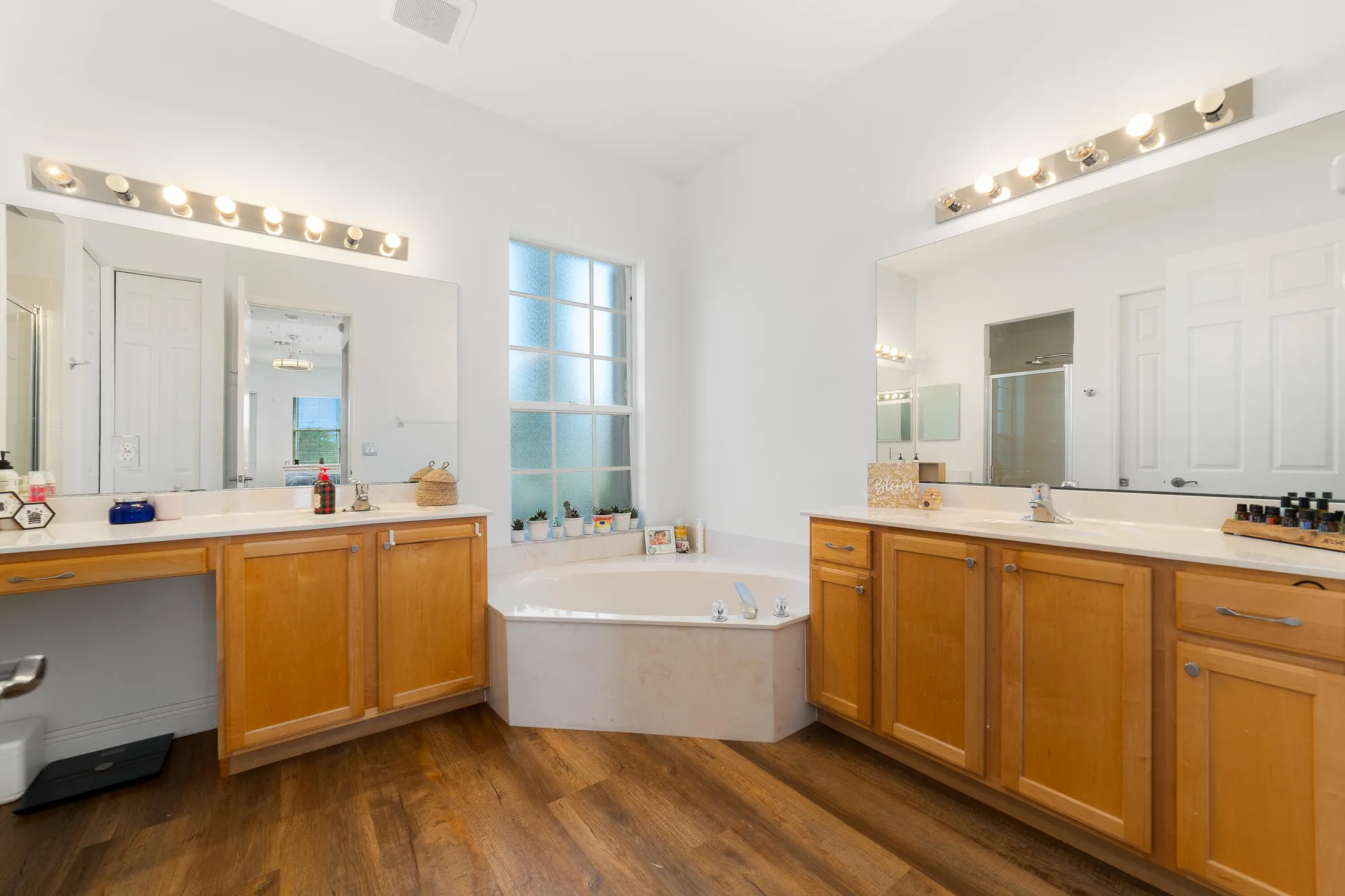 Property Slideshow image 17 of 38 | 525 sw lake manatee way, Port Saint Lucie, FL, 34986