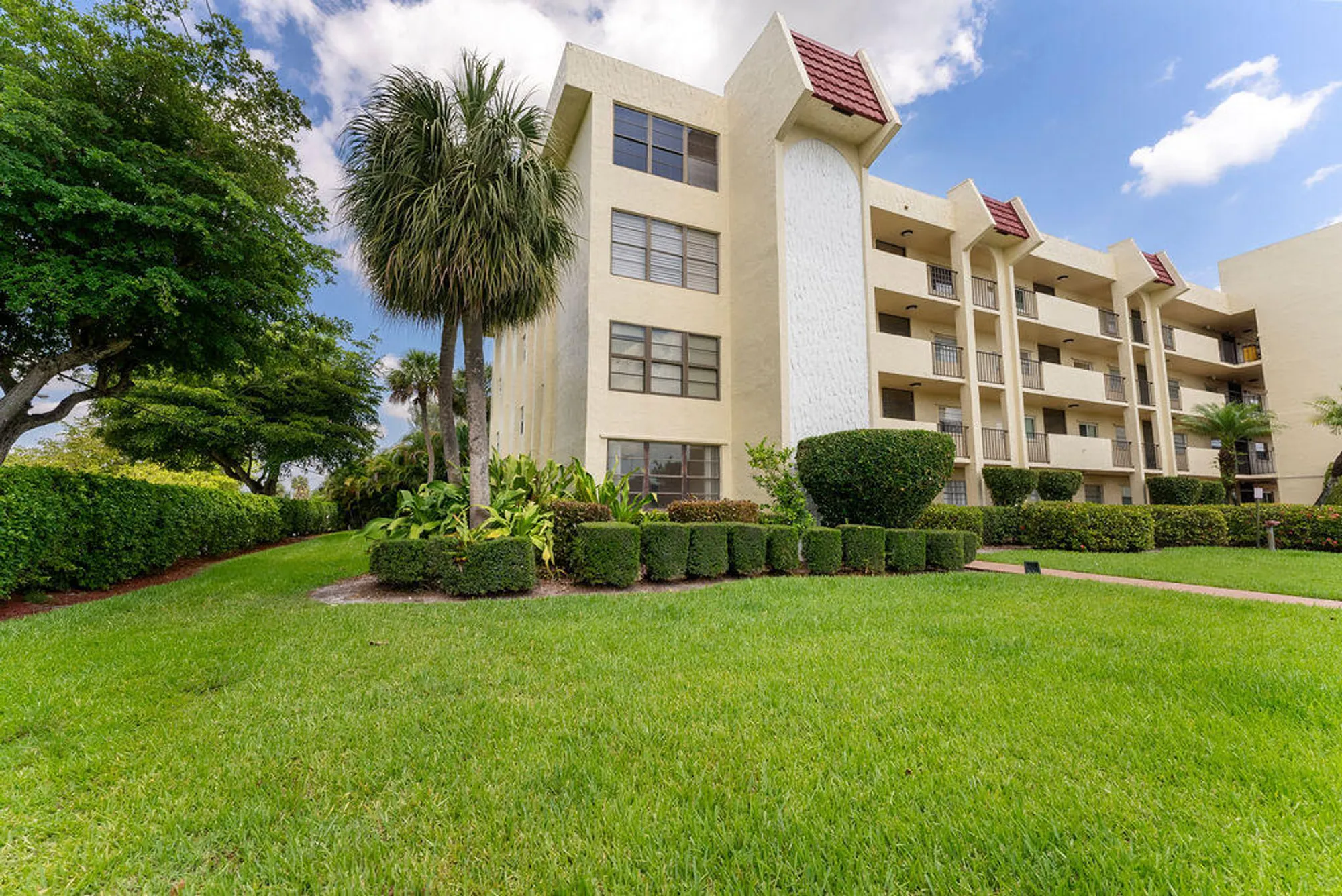 Property Slideshow image 27 of 32 | 23247 barwood ln 101, Boca Raton, FL, 33428