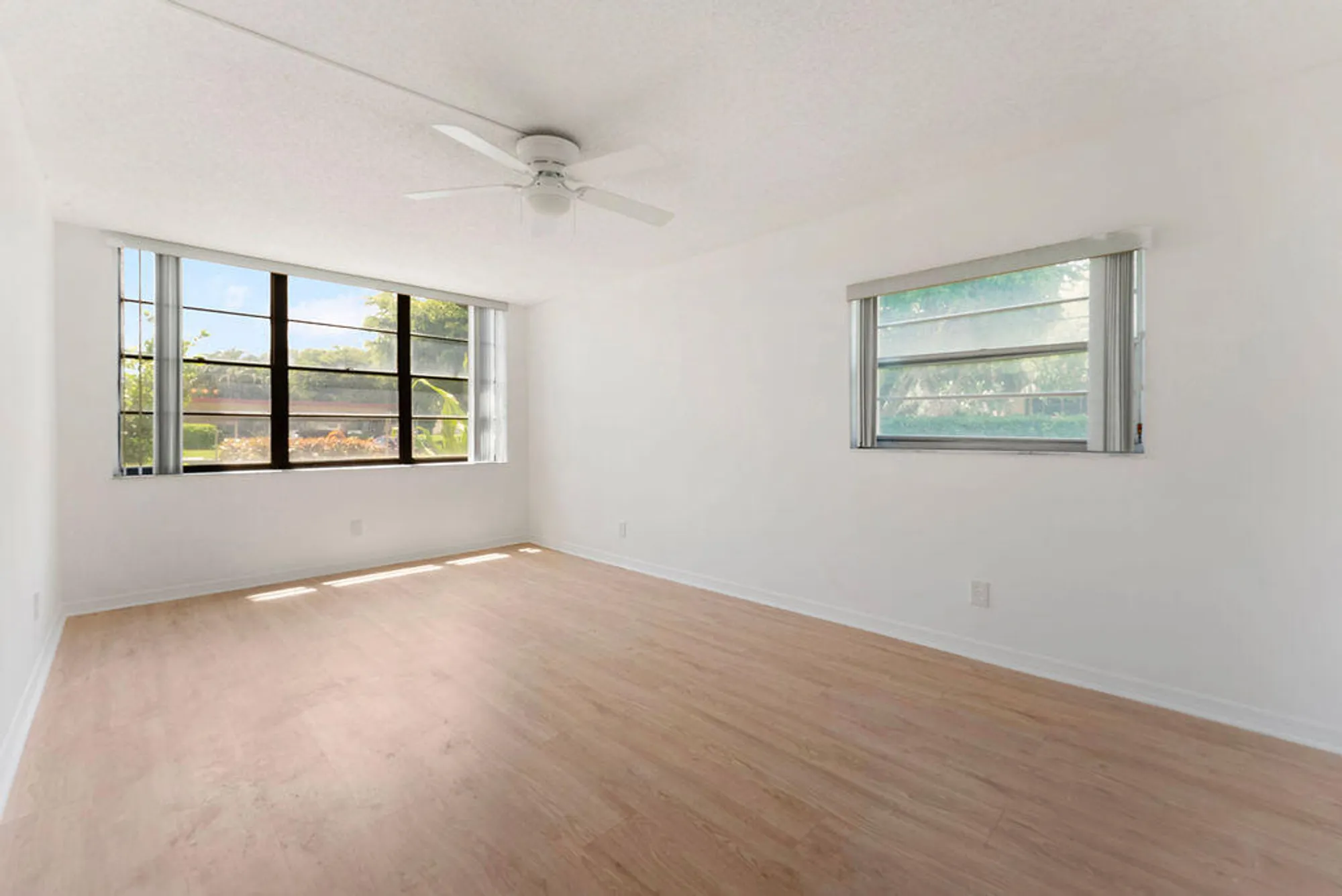 Property Slideshow image 9 of 32 | 23247 barwood ln 101, Boca Raton, FL, 33428