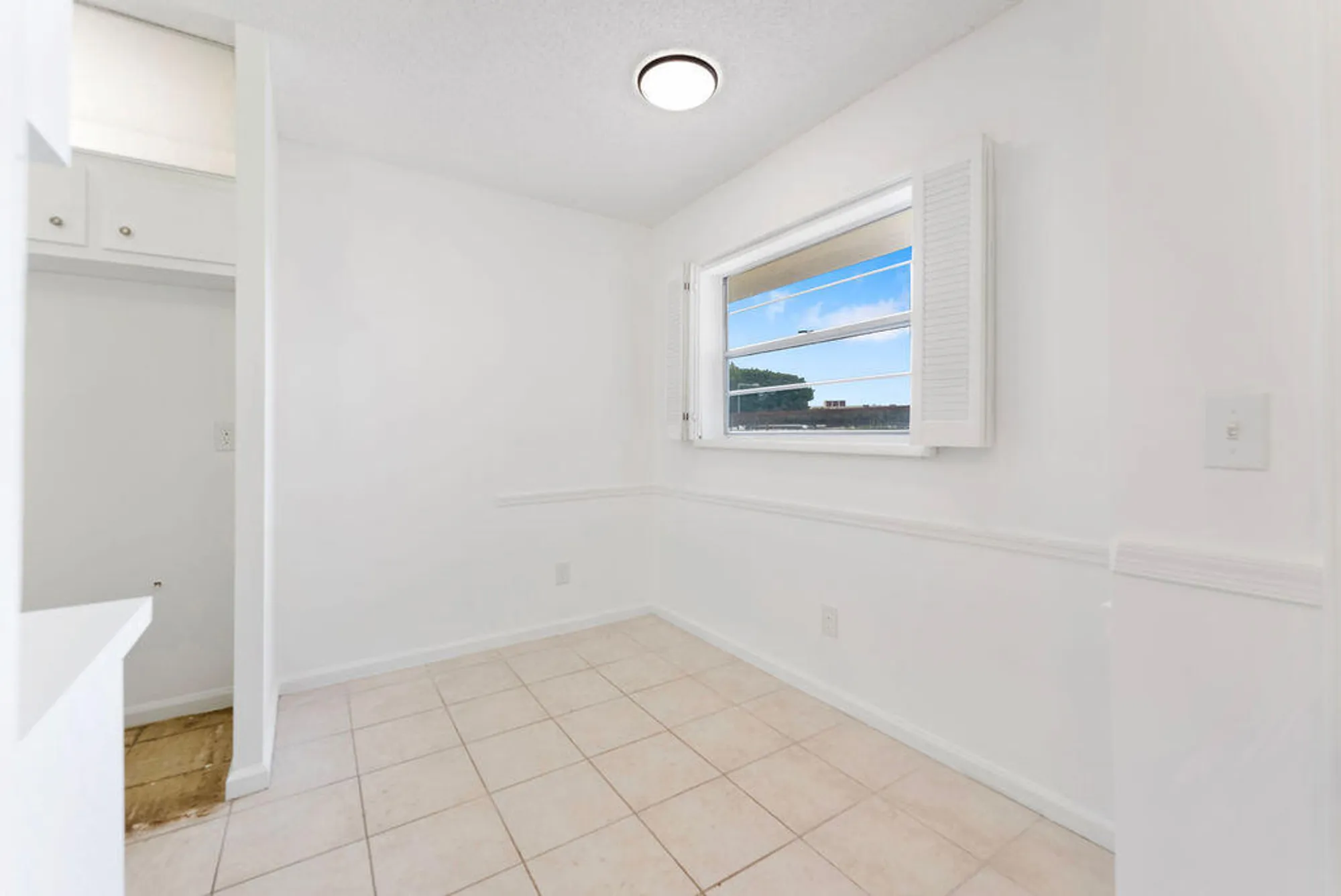 Property Slideshow image 5 of 32 | 23247 barwood ln 101, Boca Raton, FL, 33428