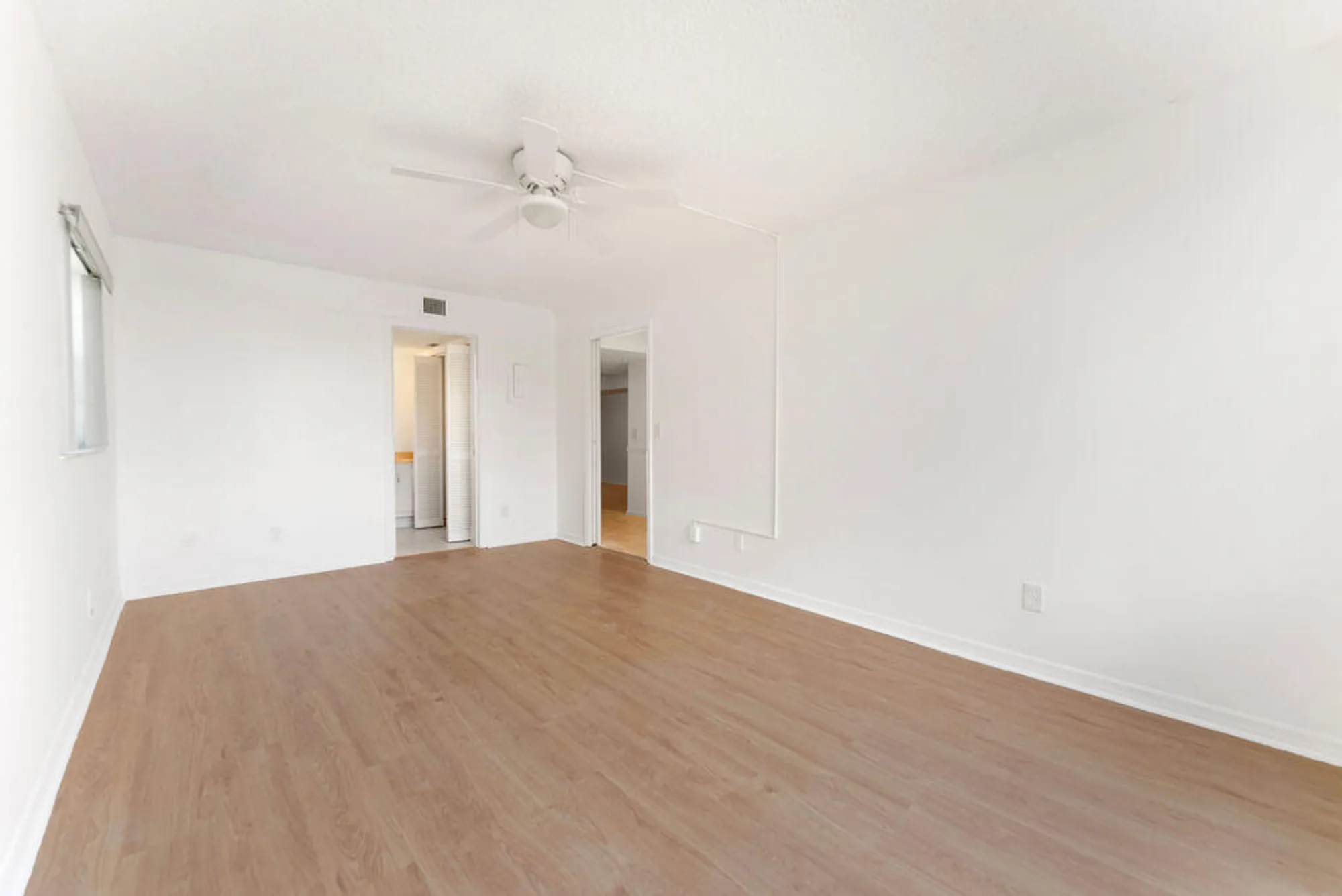 Property Slideshow image 10 of 32 | 23247 barwood ln 101, Boca Raton, FL, 33428