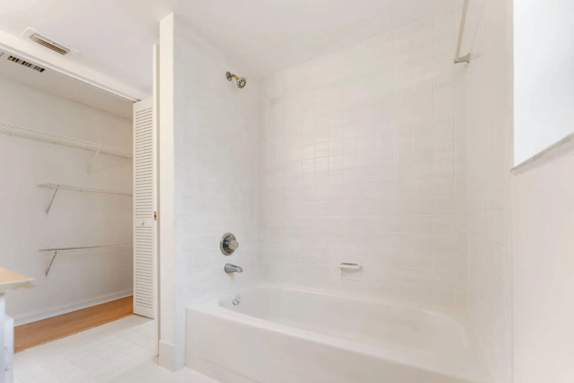 Property Slideshow image 11 of 32 | 23247 barwood ln 101, Boca Raton, FL, 33428