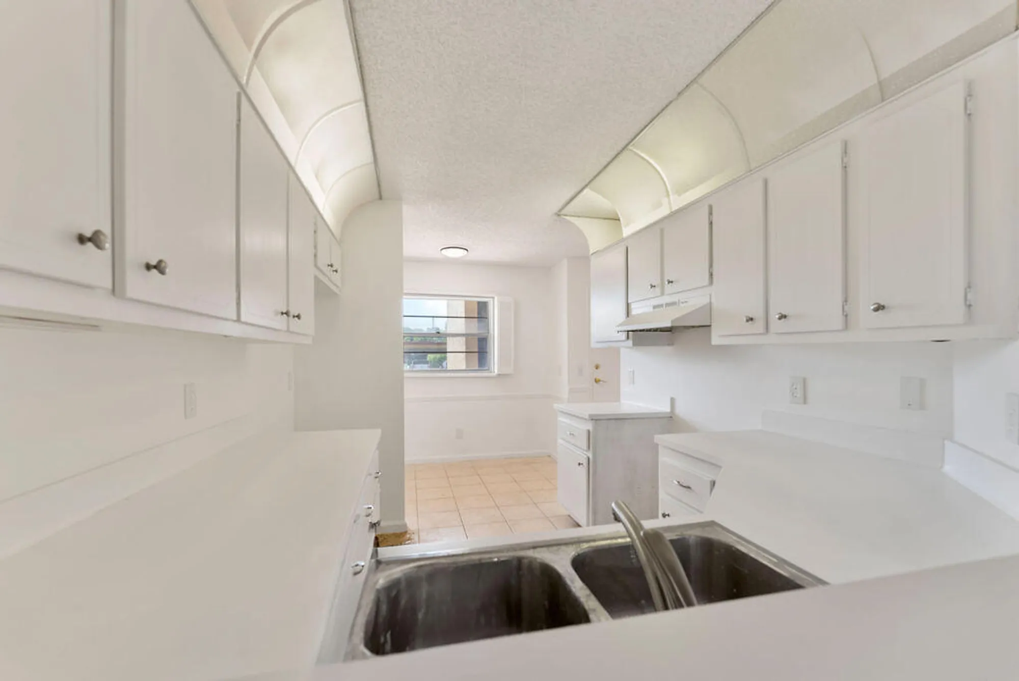 Property Slideshow image 8 of 32 | 23247 barwood ln 101, Boca Raton, FL, 33428