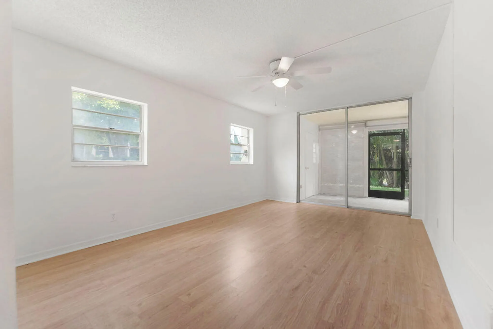 Property Slideshow image 16 of 32 | 23247 barwood ln 101, Boca Raton, FL, 33428