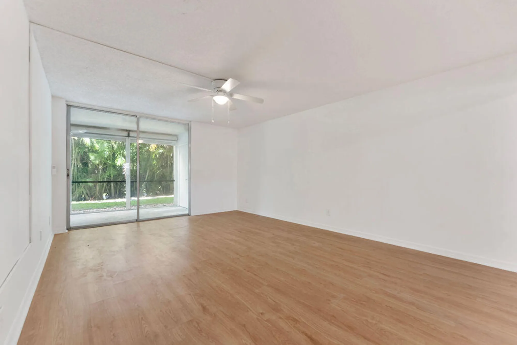 Property Slideshow image 15 of 32 | 23247 barwood ln 101, Boca Raton, FL, 33428