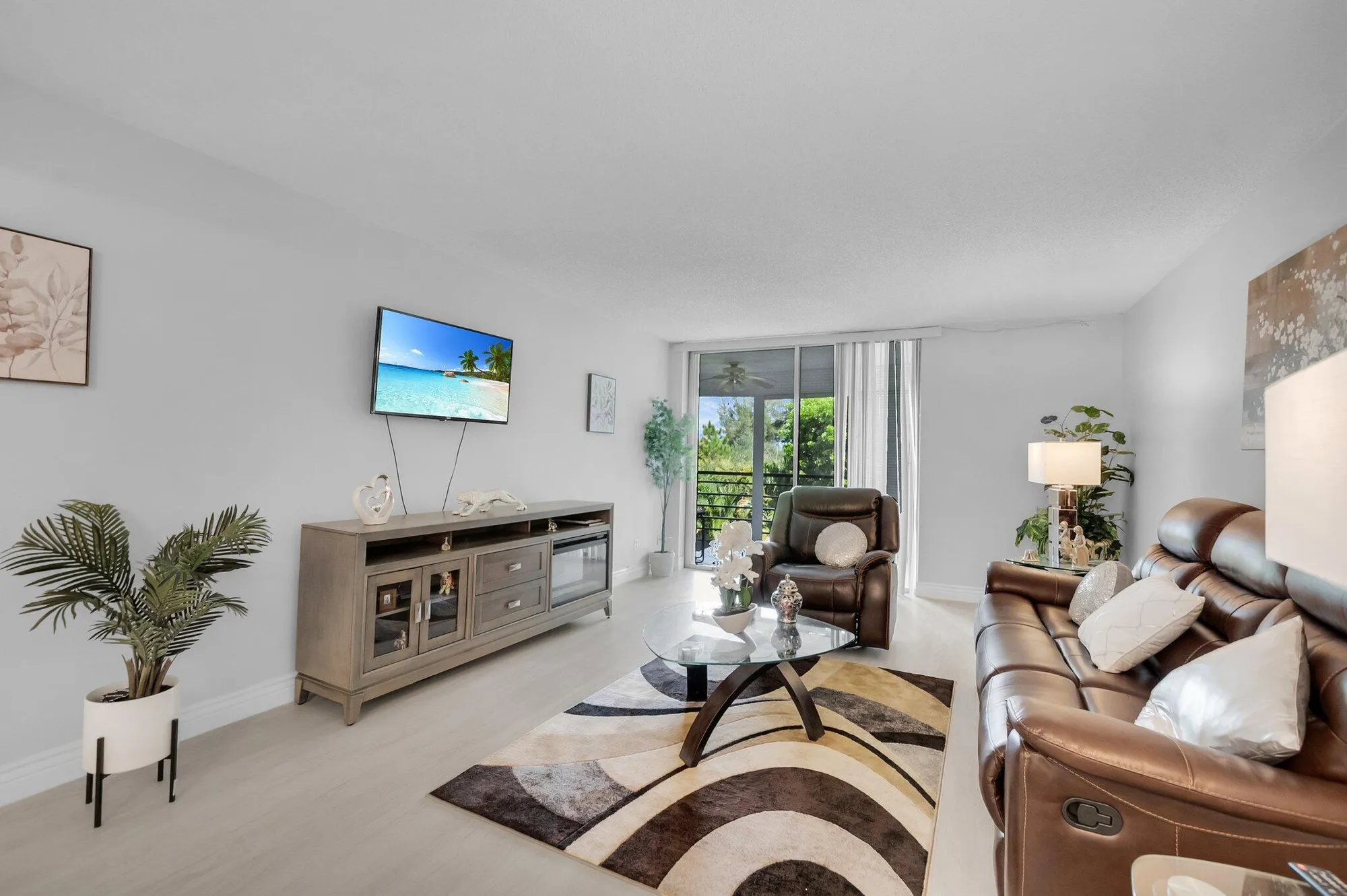 Property Slideshow image 9 of 31 | 23247 barwood ln 305, Boca Raton, FL, 33428