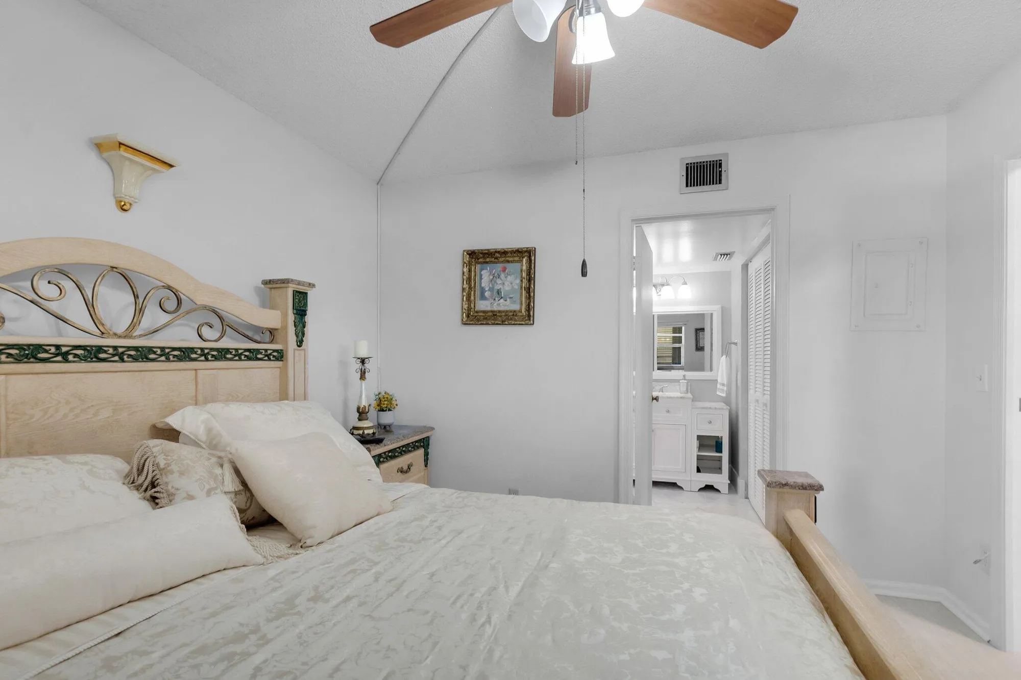 Property Slideshow image 23 of 31 | 23247 barwood ln 305, Boca Raton, FL, 33428