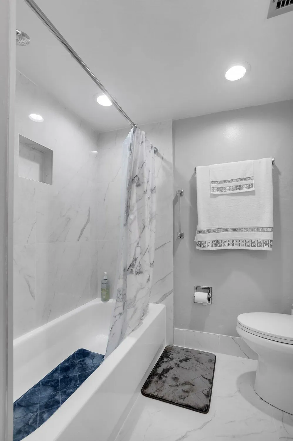 Property Slideshow image 26 of 31 | 23247 barwood ln 305, Boca Raton, FL, 33428