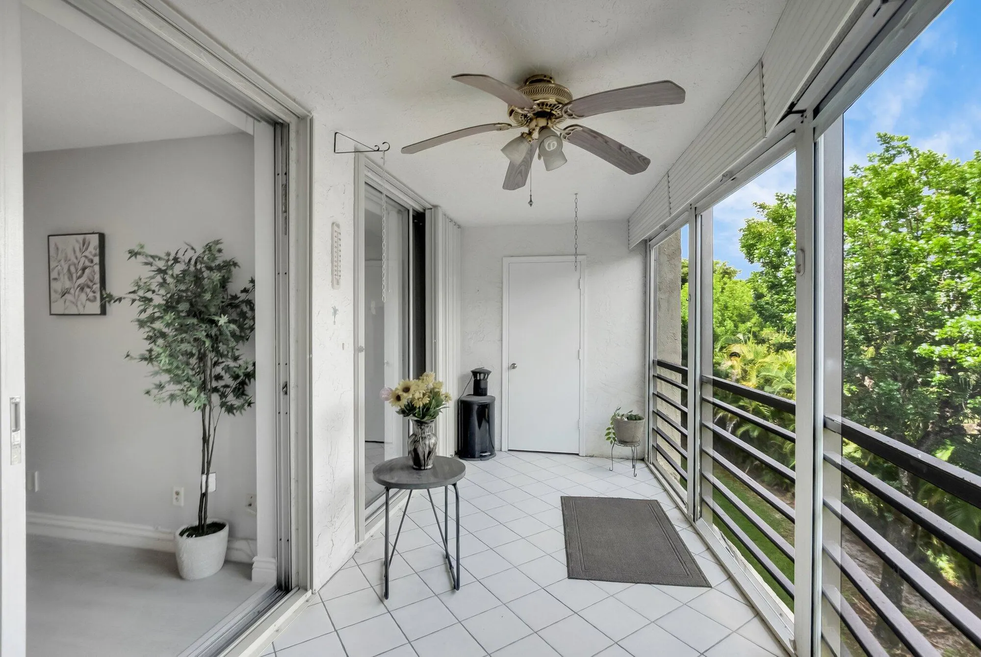 Property Slideshow image 28 of 31 | 23247 barwood ln 305, Boca Raton, FL, 33428