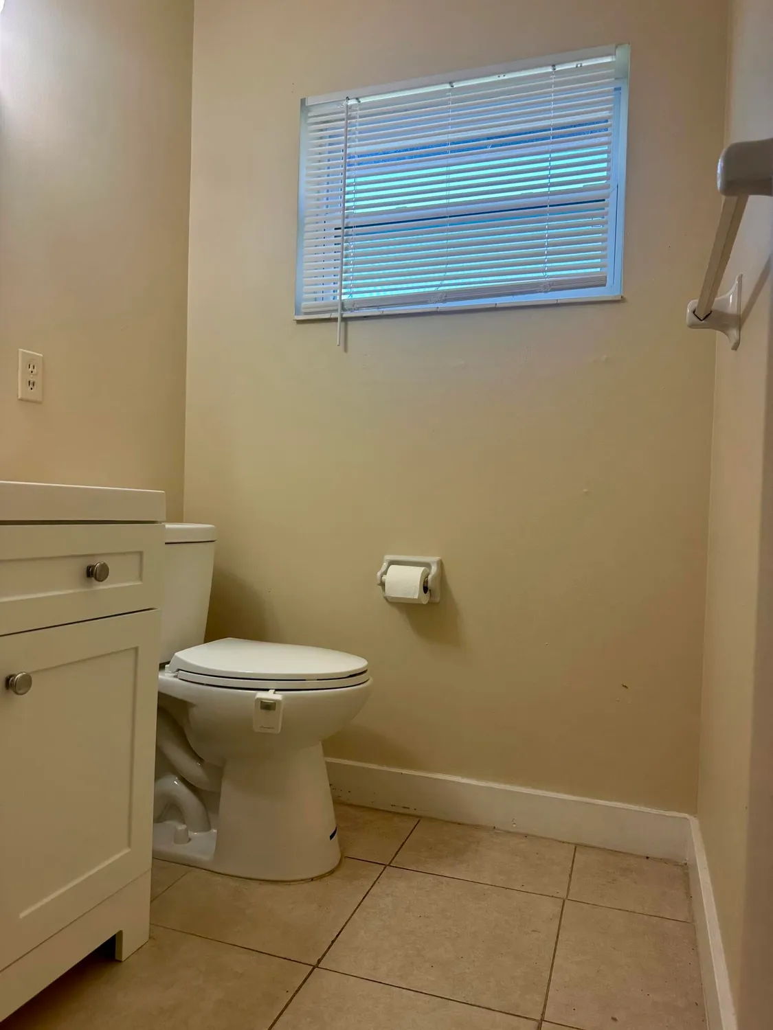 Property Slideshow image 10 of 16 | 2842 crosley dr b, West Palm Beach, FL, 33415