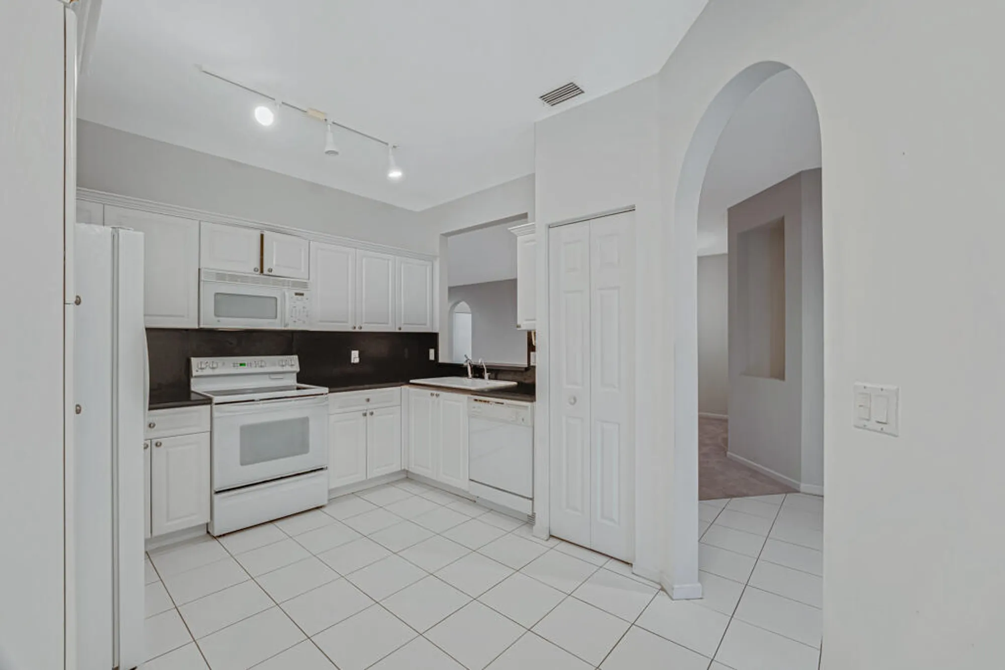 Property Slideshow image 13 of 87 | 7886 laina ln 2, Boynton Beach, FL, 33437